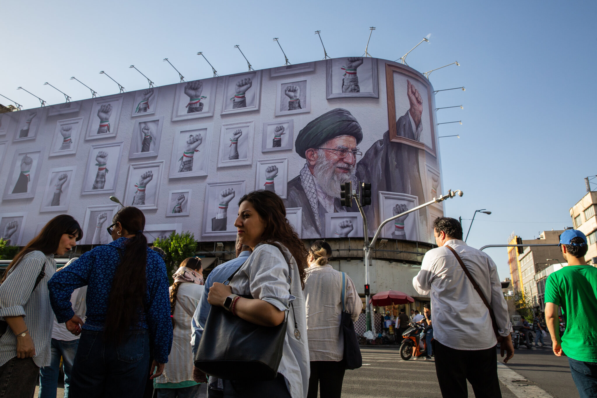 Regional Mediators Rush to Save U.S.-Iran Cease-Fire