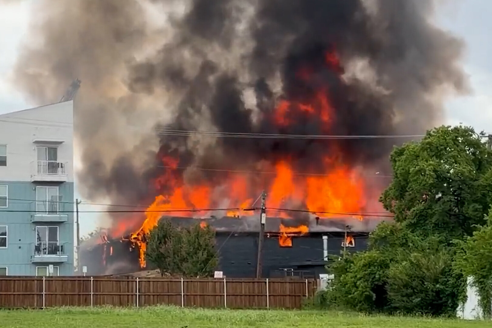 3 Dead After Large Fire at Dallas Apartment Building