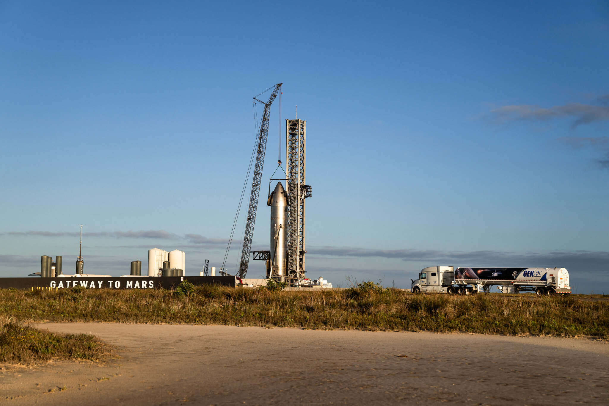 As the SpaceX Hype Machine Steamrolls Ahead, Wall Street Jumps Aboard