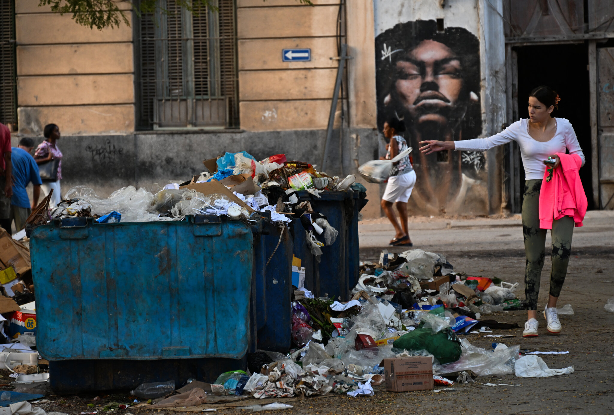 Even Havana’s Street Sweepers Can’t Escape the Trash