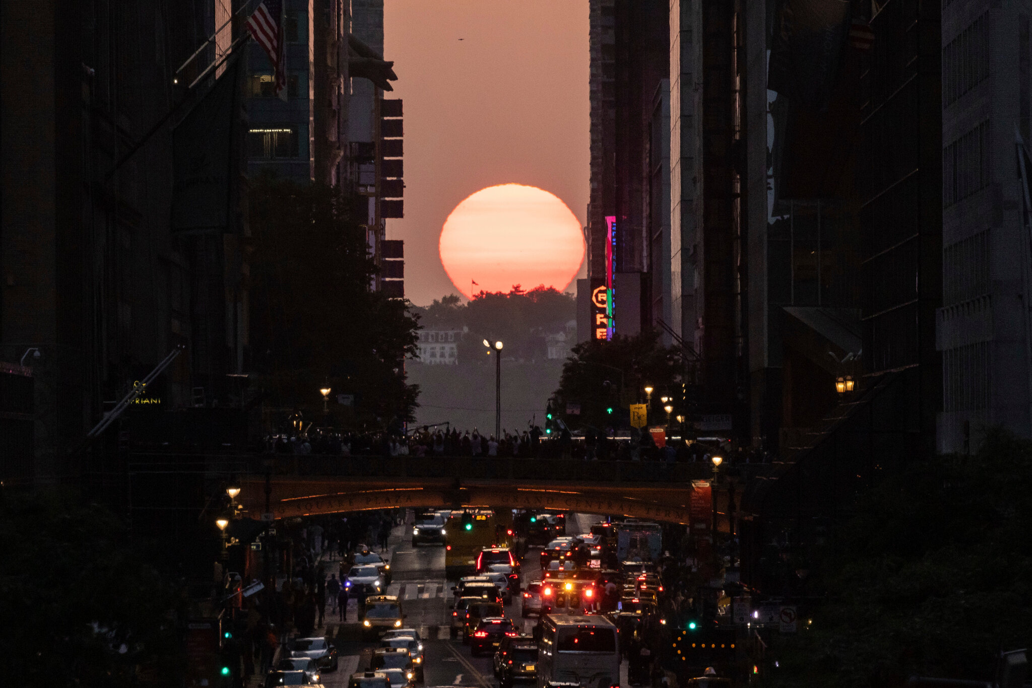 Manhattanhenge Returns to Kick Off Summertime in New York City