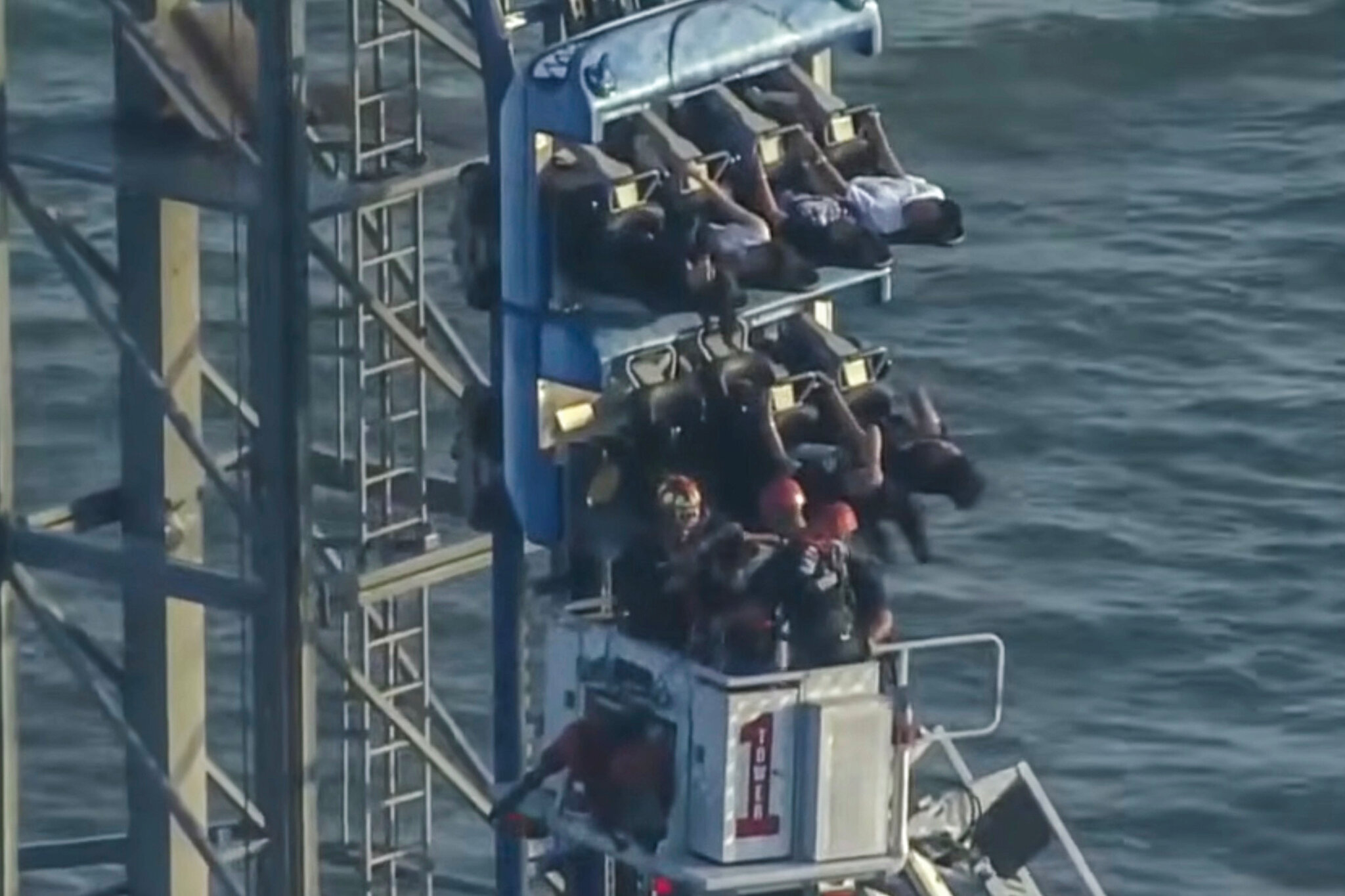 8 Are Rescued From Texas Roller Coaster Stuck Almost 100 Feet Off the Ground