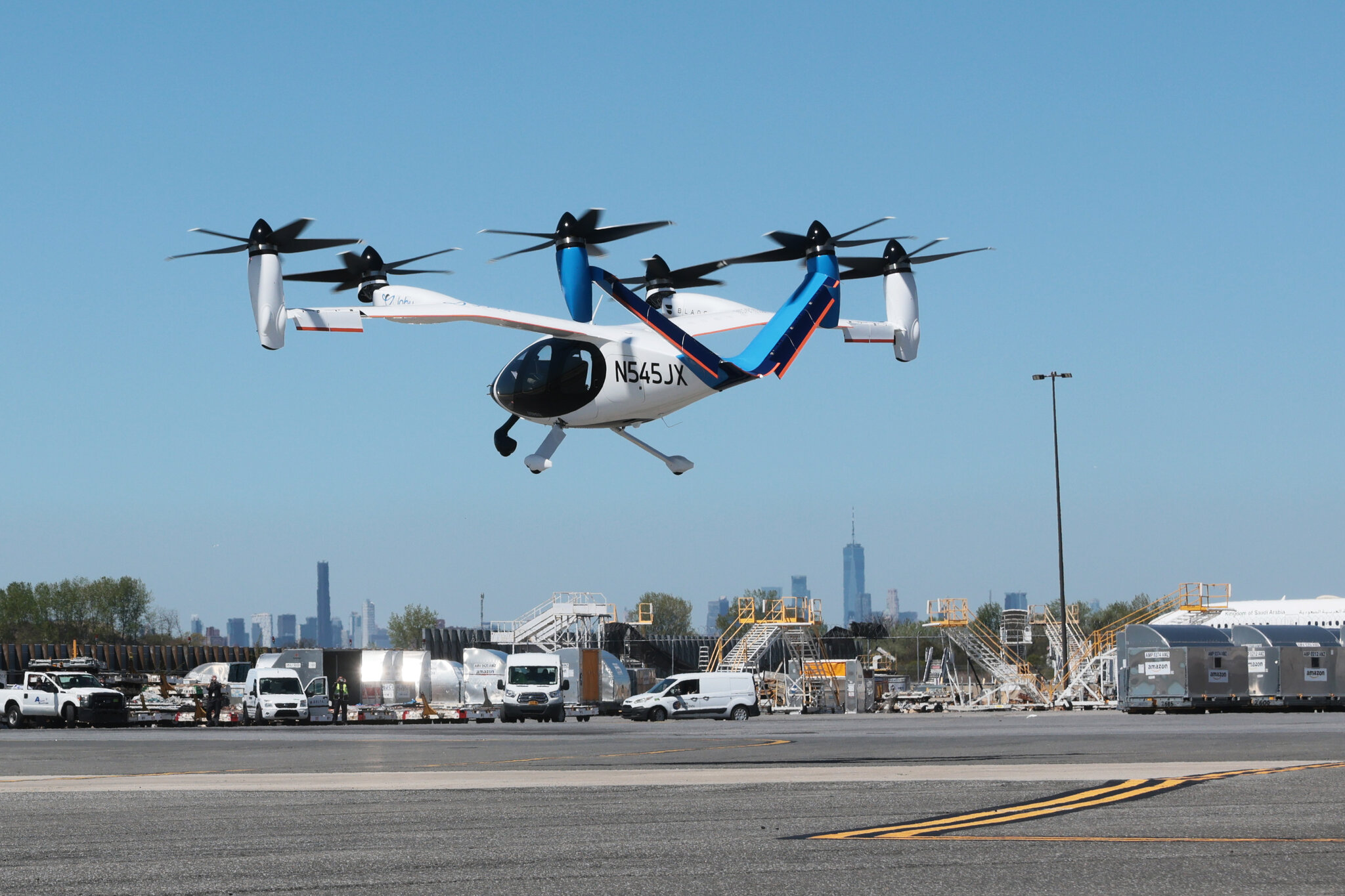 An Air Taxi Lands in Manhattan, but You Can’t Fly in It Yet