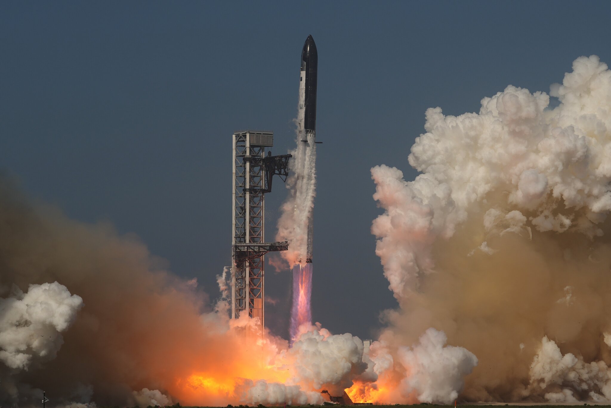 SpaceX Sets Price for the World’s Largest I.P.O.