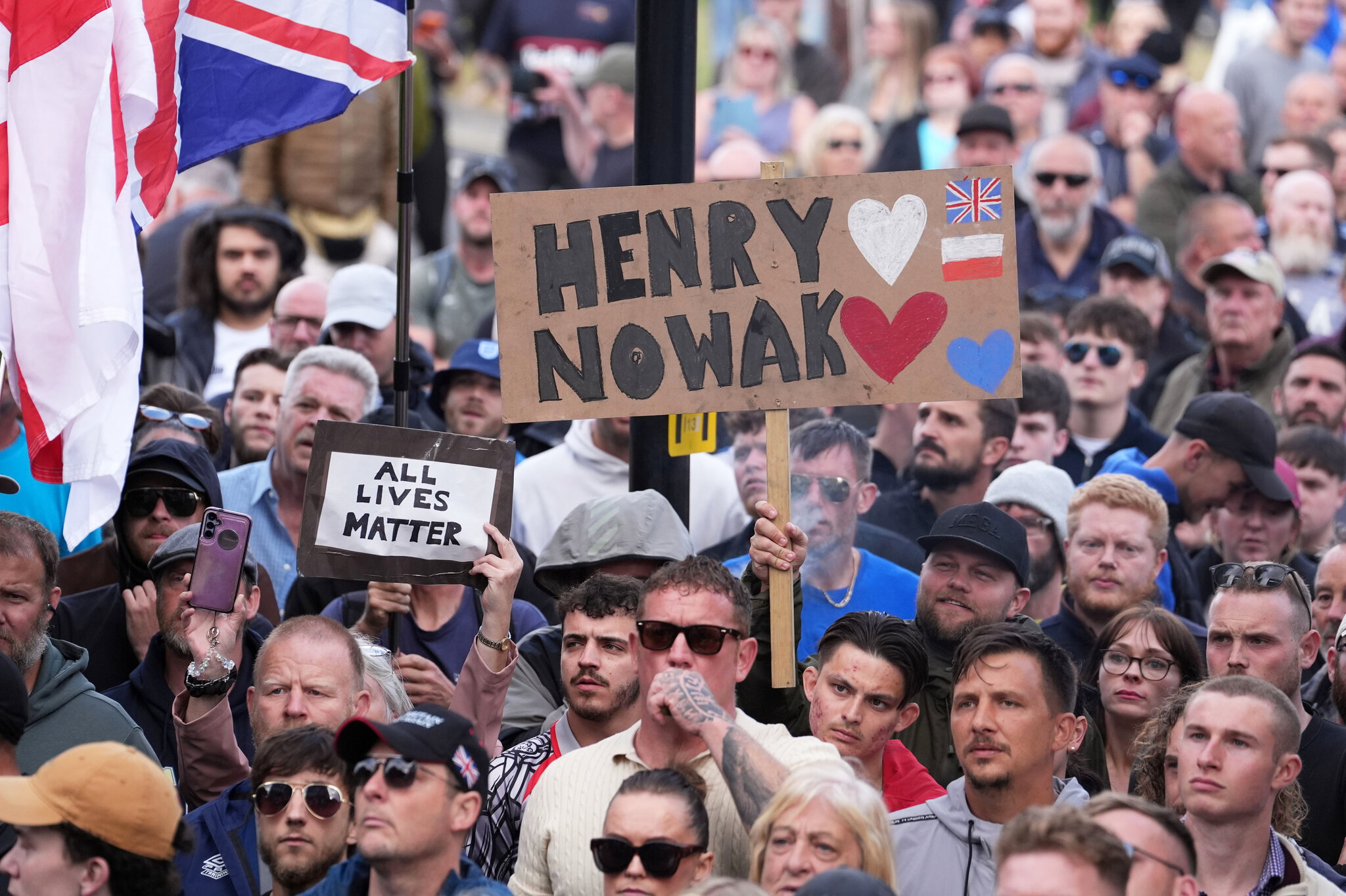 Murder Case in Which Police Handcuffed Victim Fuels Outrage in Britain