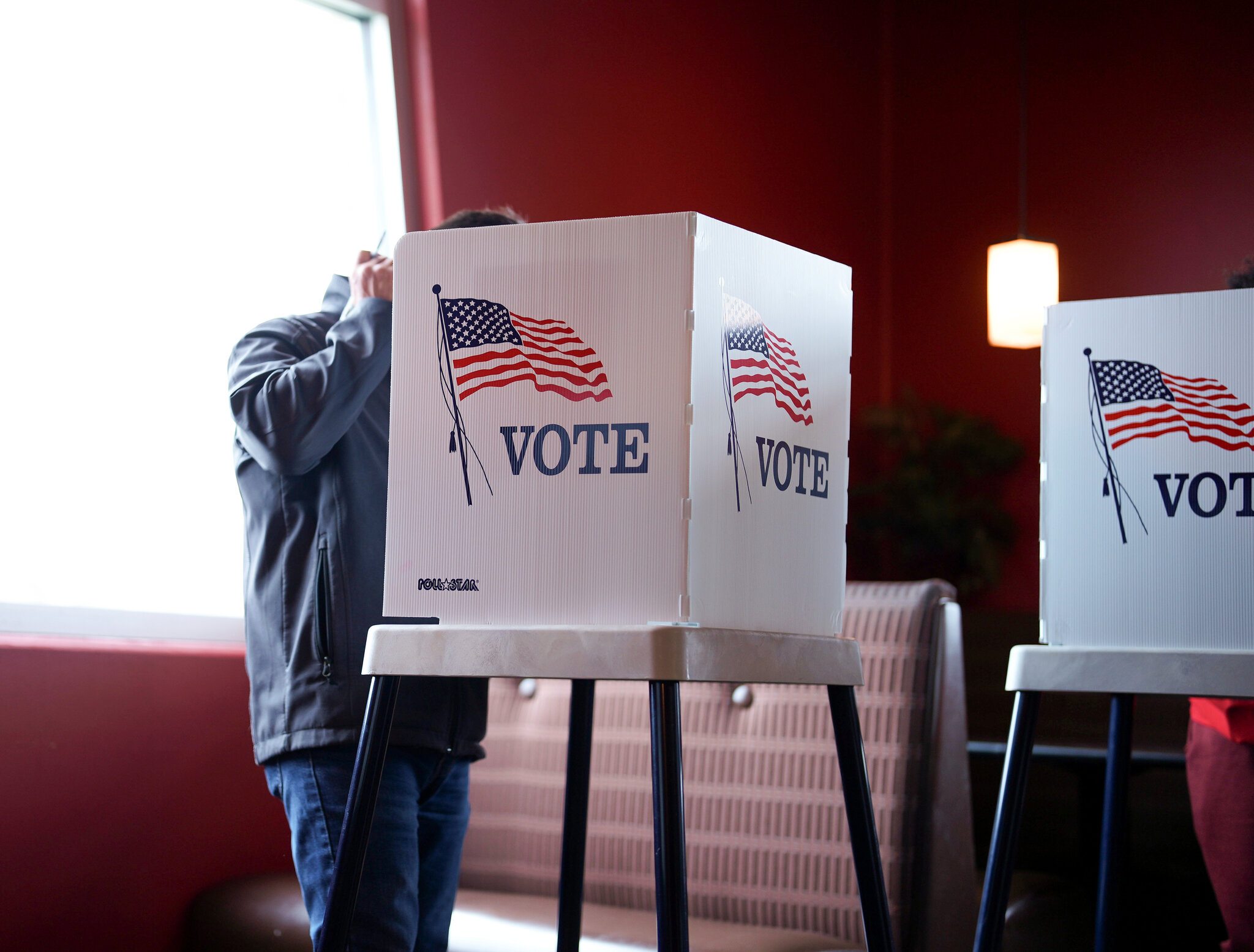 Will Schumer Allies Get a Win in Iowa? What to Watch in Today’s Midterm Primaries