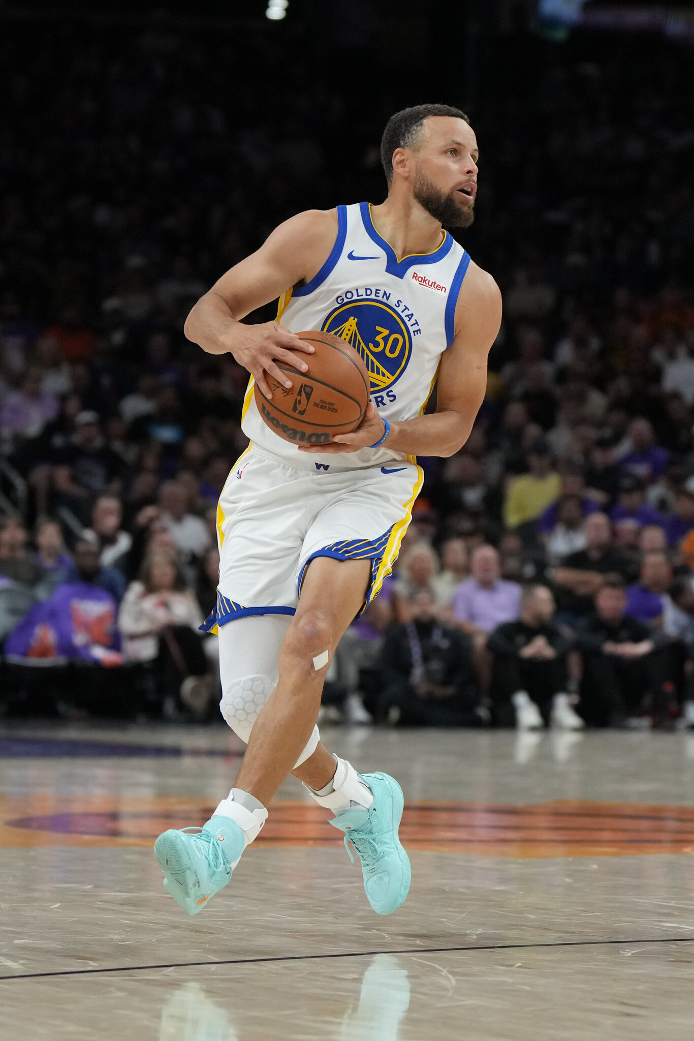 With Stephen Curry Deal, Li-Ning of China Shoots for Global Sneaker Spotlight