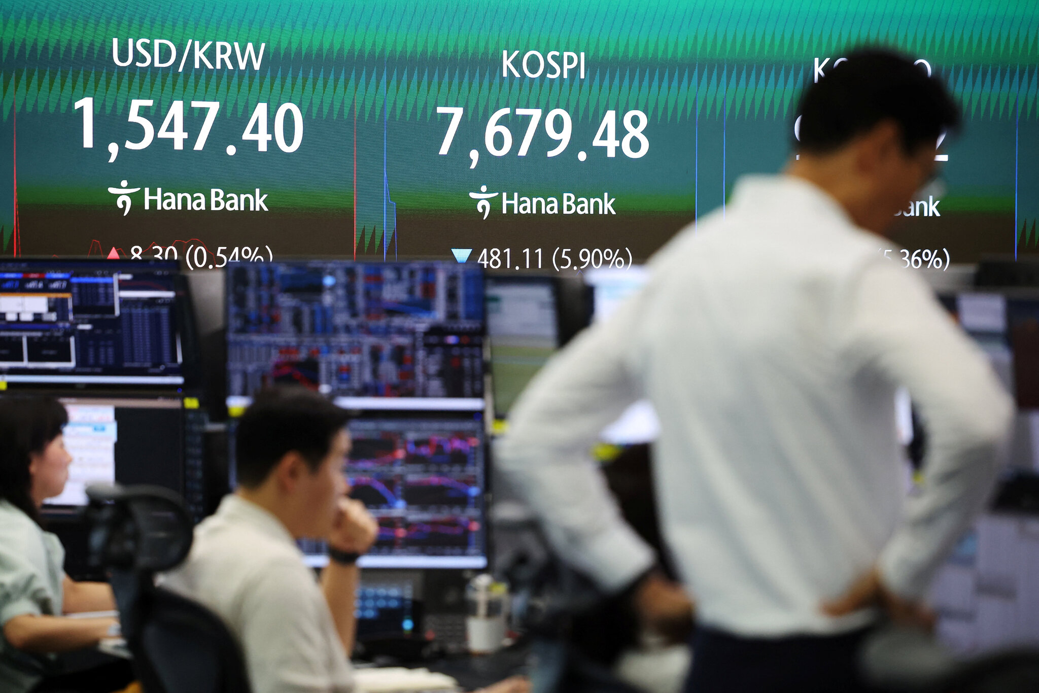 Oil Rises After Hostilities Between Iran and Israel Escalate