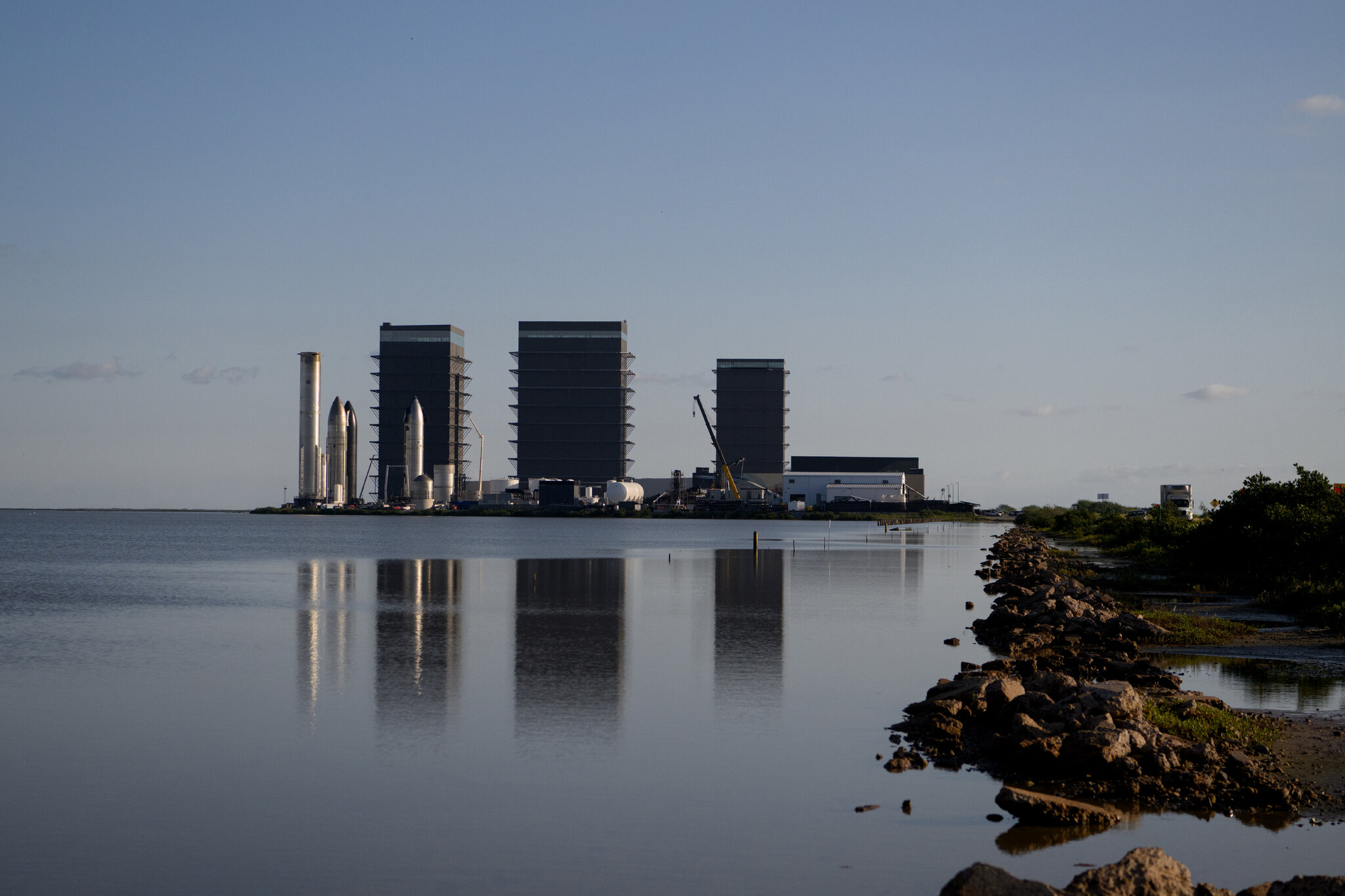 How Banks Are Using SpaceX to Woo the Superrich