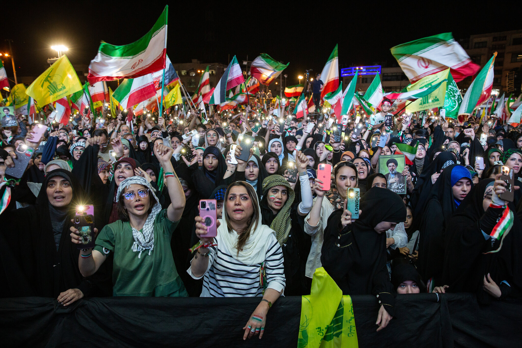 Iran’s Loyalists Promote a Wider Nationalism, Unveiled Women Included