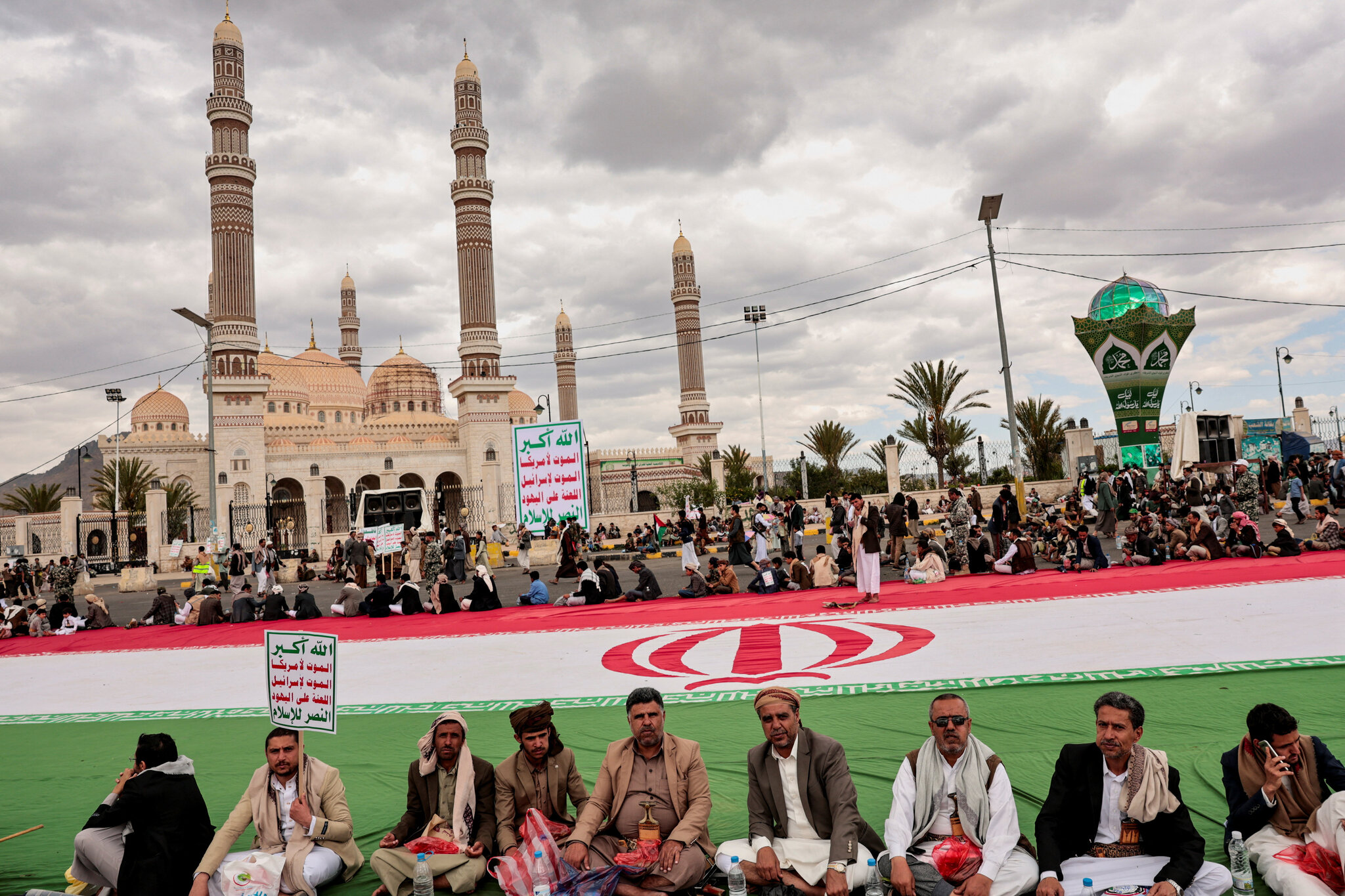 Houthis Threaten to Widen Iran War by Blocking Israeli Shipping in Red Sea