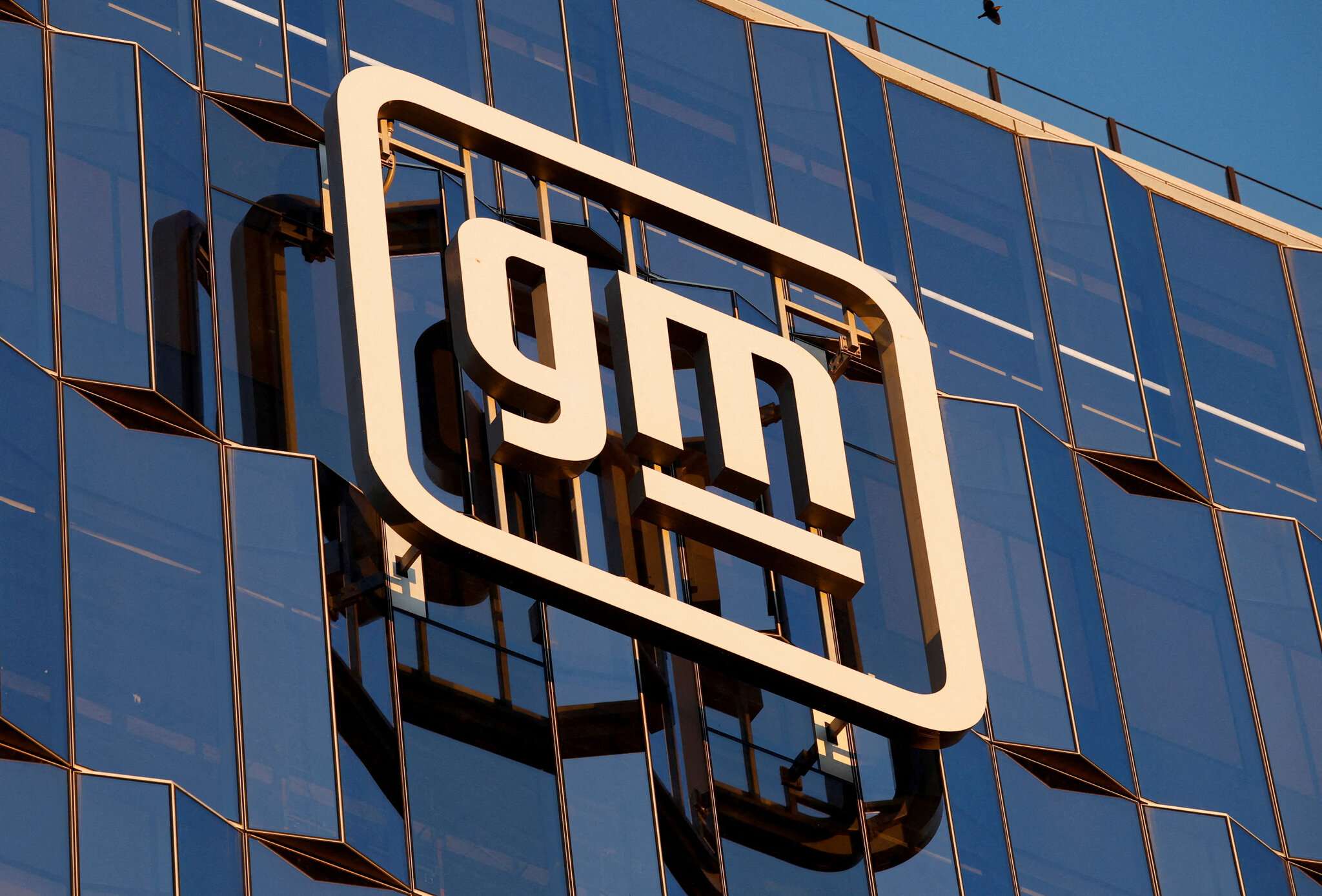 G.M. Plans to Sell Energy Storage Batteries as E.V. Sales Flag