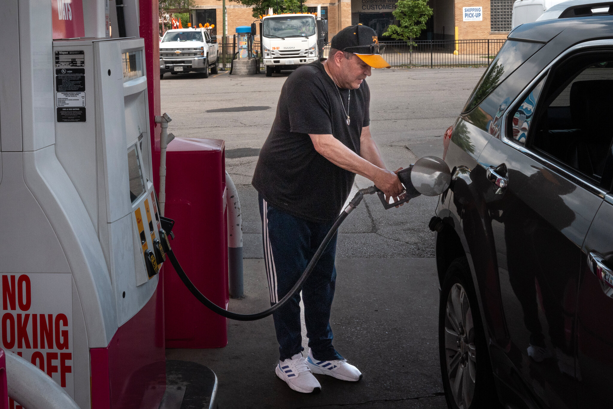 Oil Prices Fluctuate as U.S. Launches New Attack on Iran