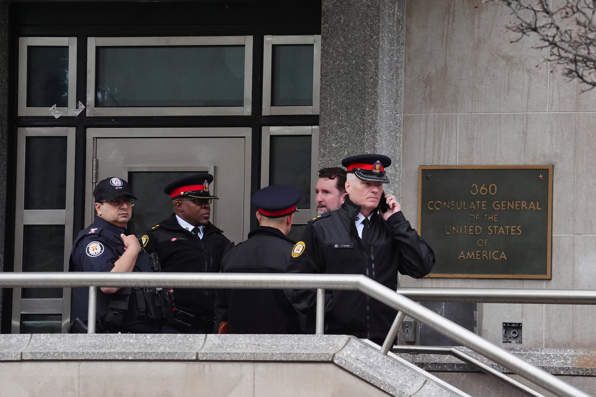 Toronto Police Officer Is Killed in Operation With U.S. Link