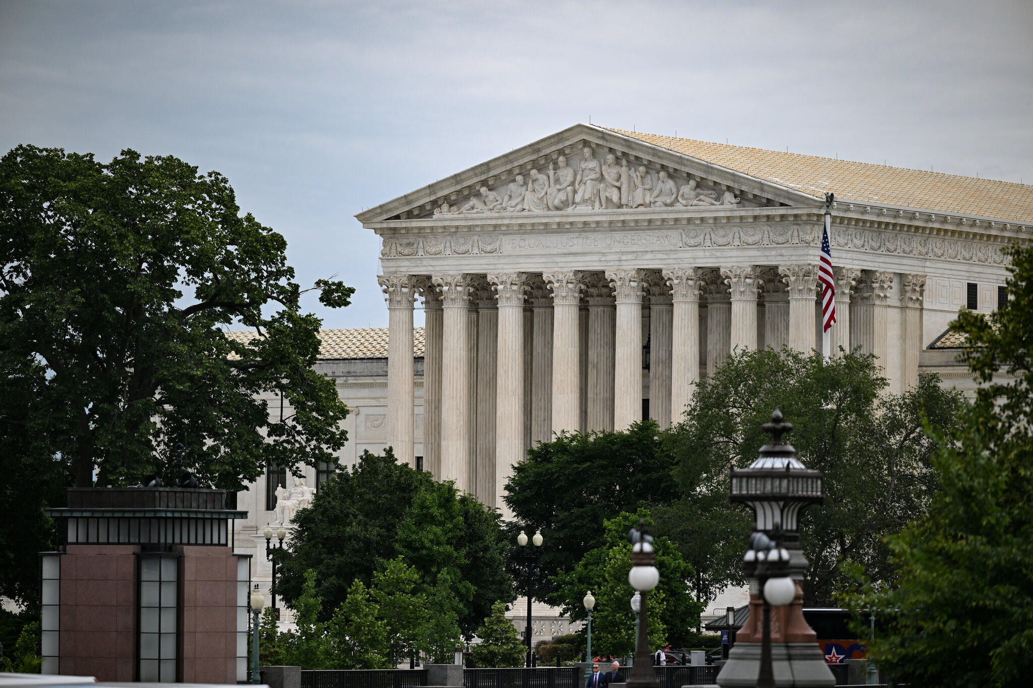 Supreme Court Blocks Alabama From Executing Inmate Using Nitrogen Gas