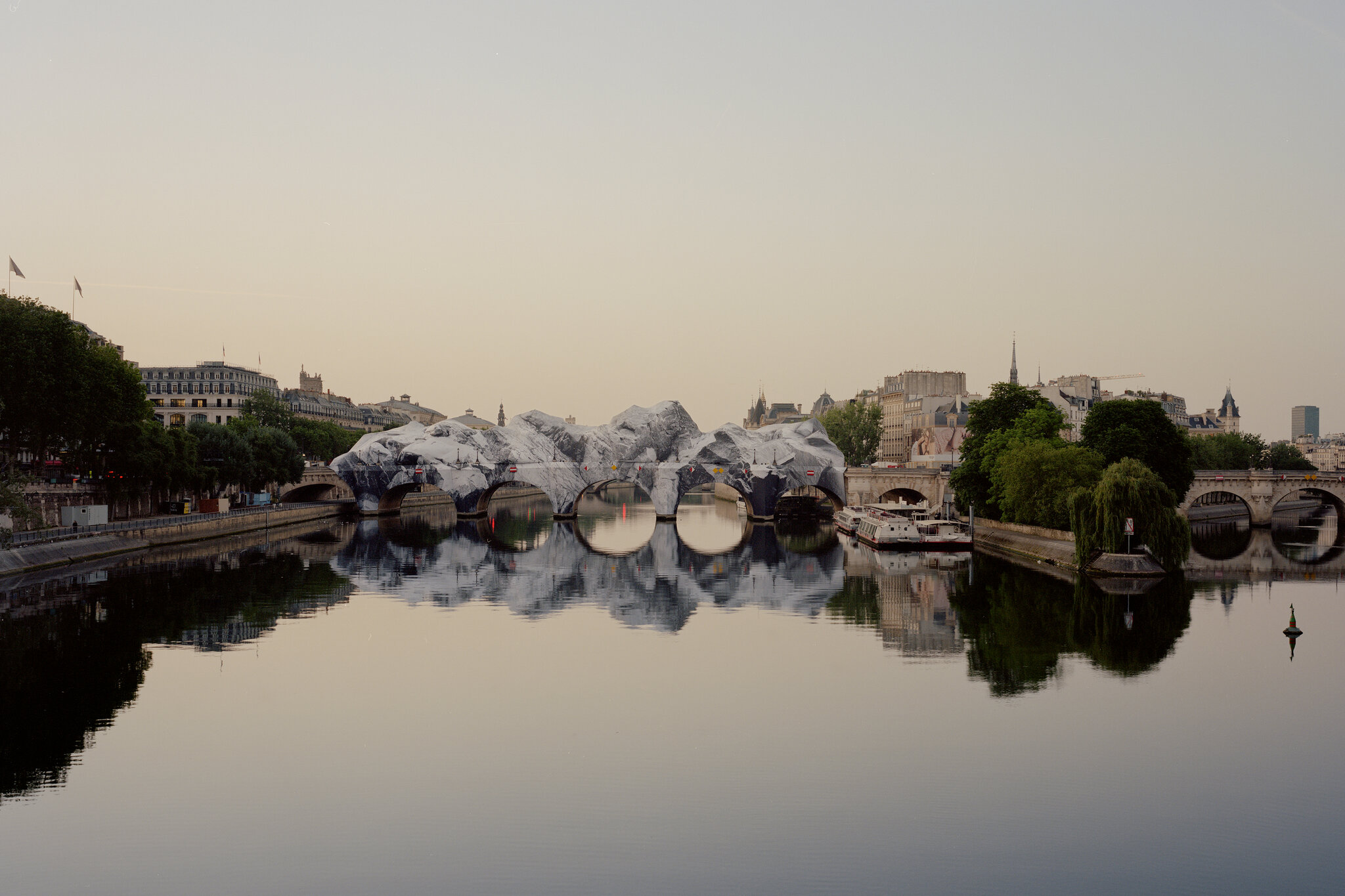 Conjuring a Mountainous Illusion Out of the Oldest Bridge in Paris