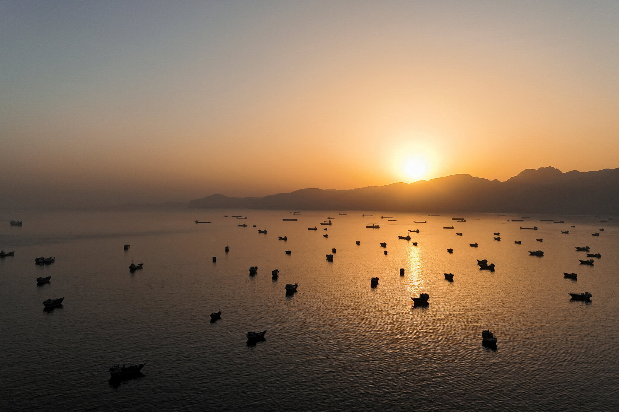 Ships Stranded by War Face Costly Dilemma: Wait It Out or Risk Attack