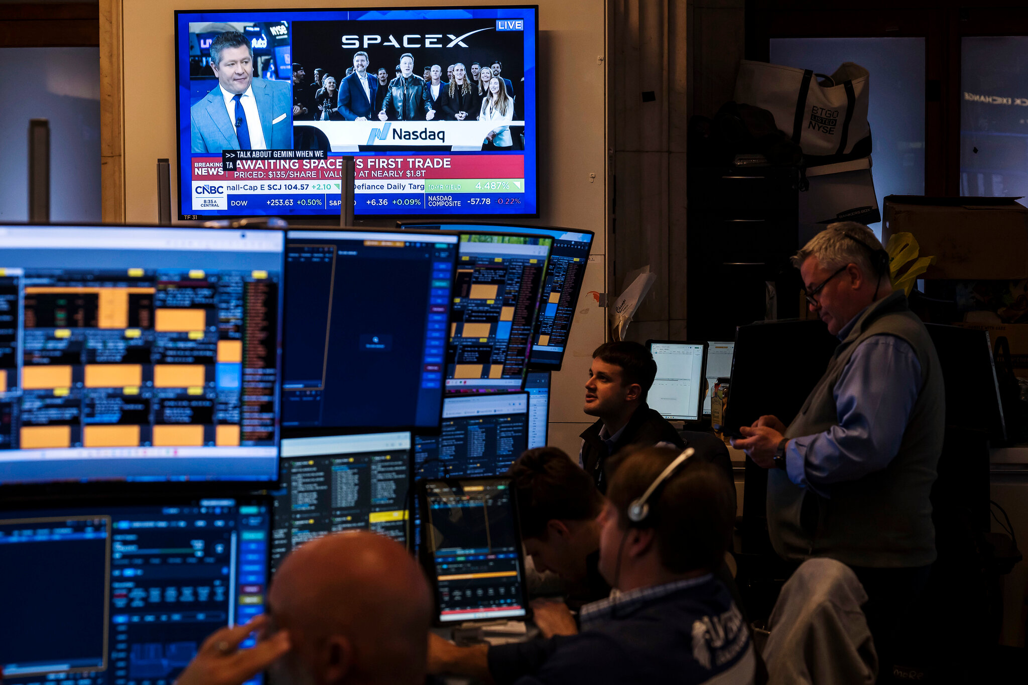 SpaceX Rises 20% in Largest I.P.O. Ever