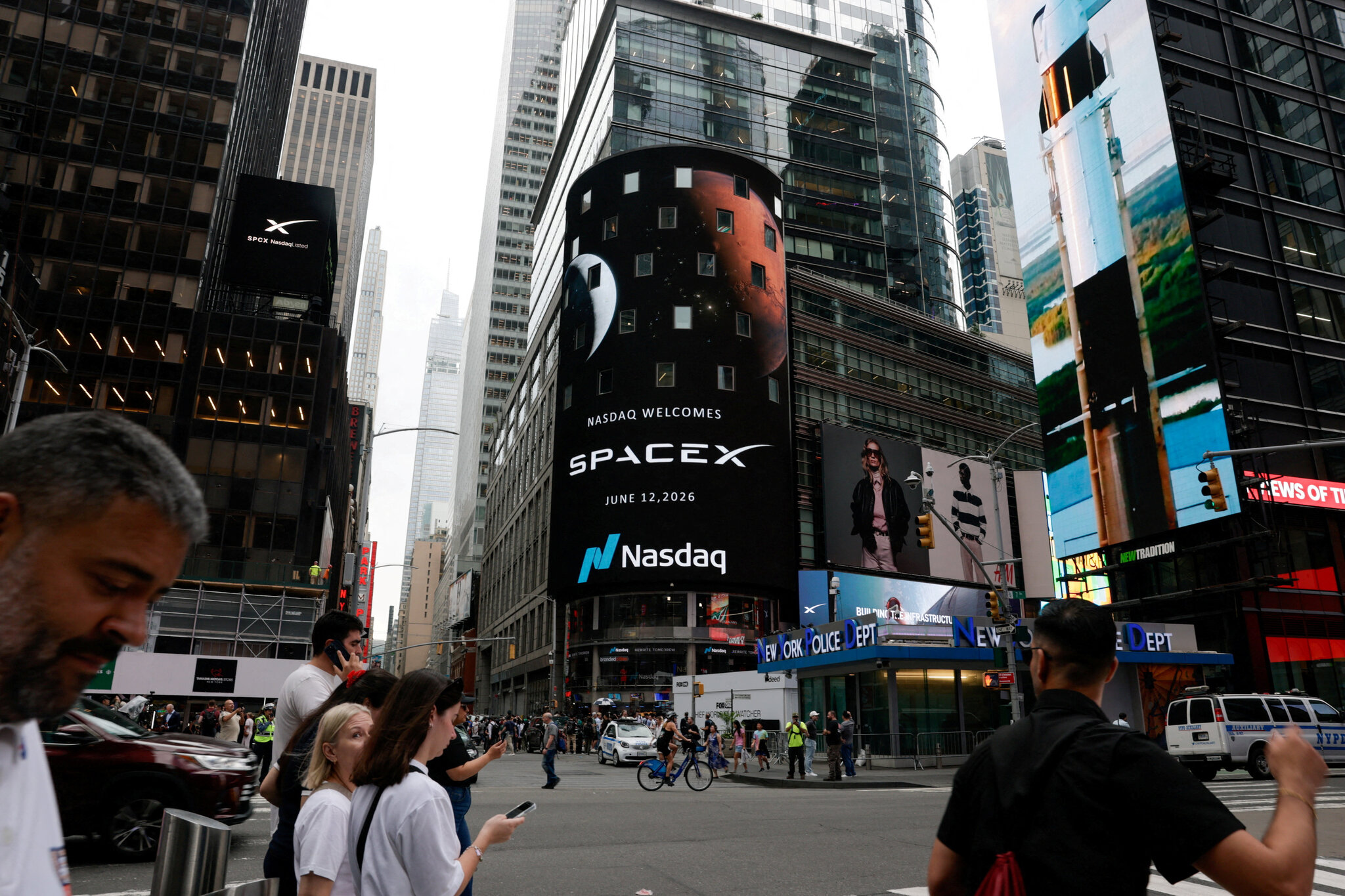 When will SpaceX start trading?