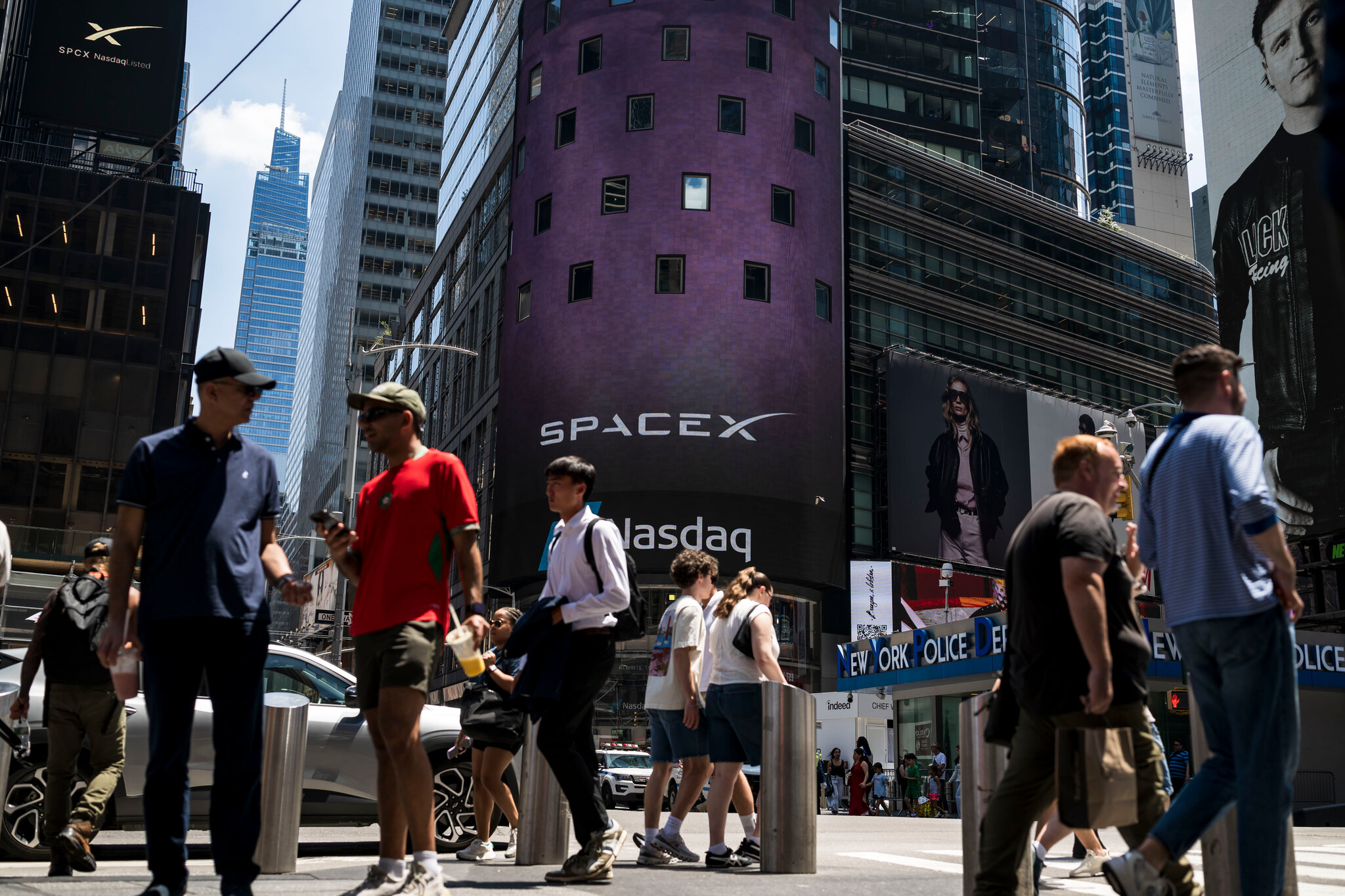 Wages Are Falling. Wealth Is Surging. No Wonder Americans Are Unhappy.