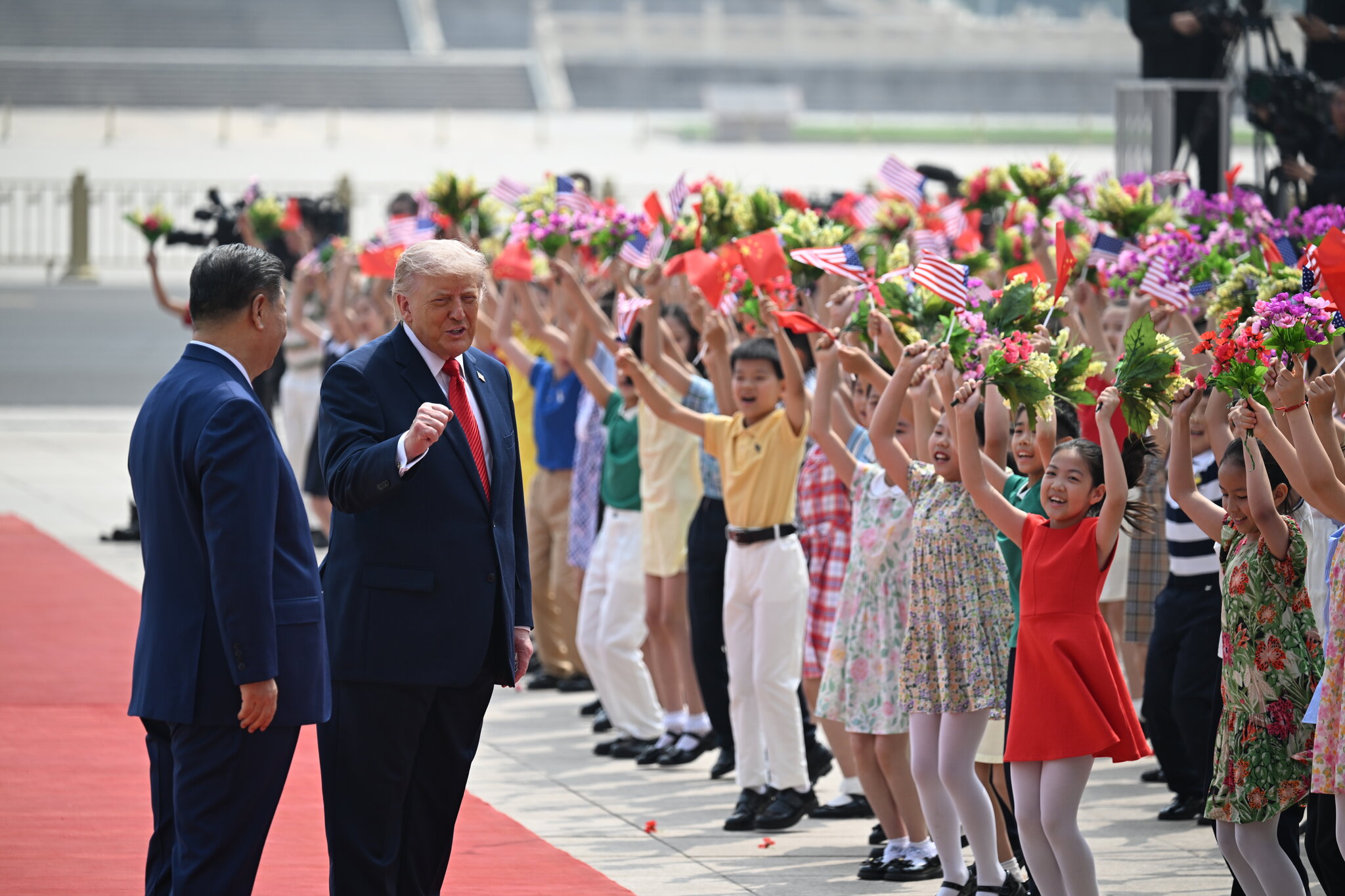 Despite Tensions, China Greets Trump With Pomp and Pageantry