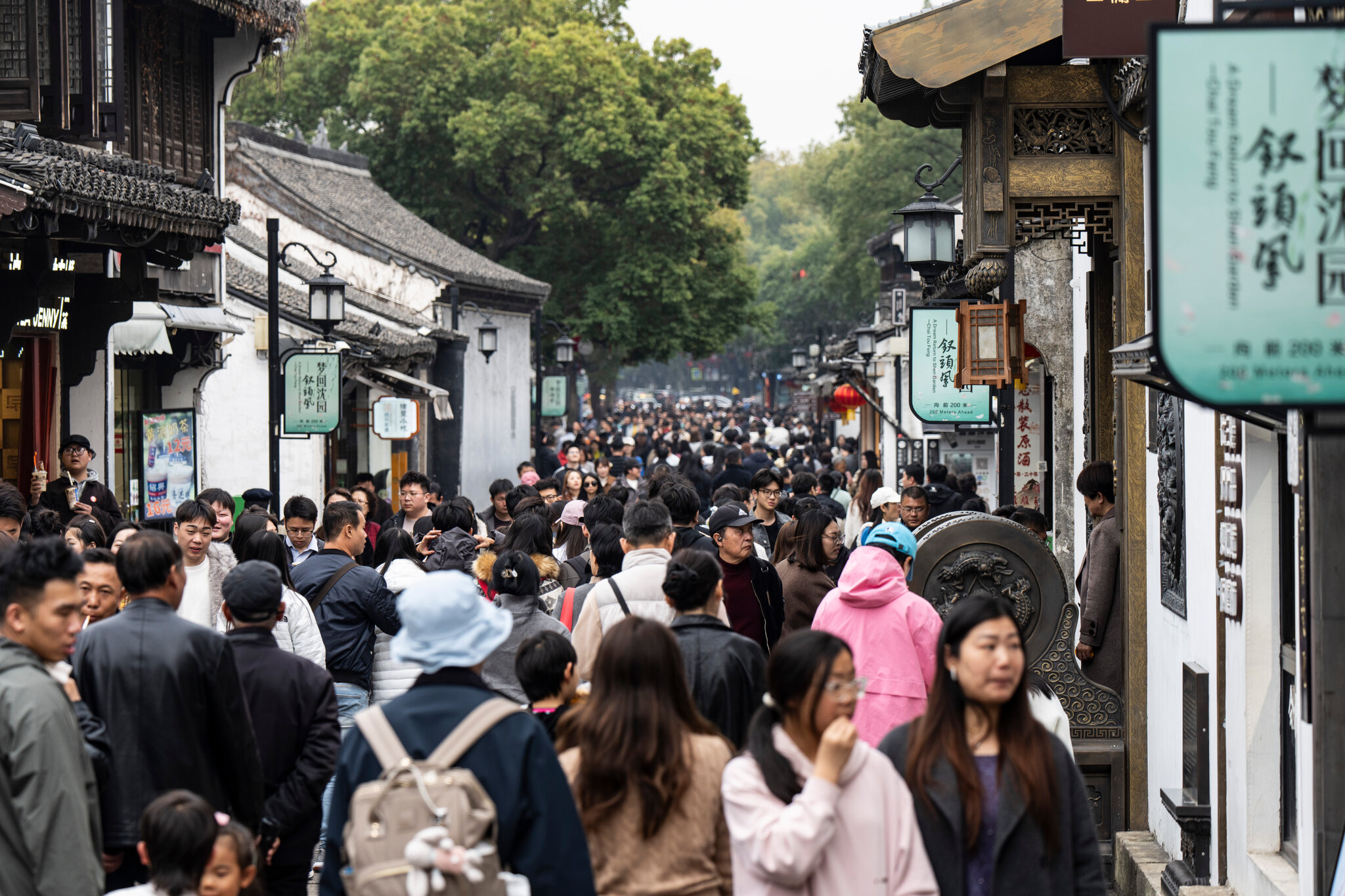 China’s Spending Slowdown Deepens as Households Tighten Their Belts