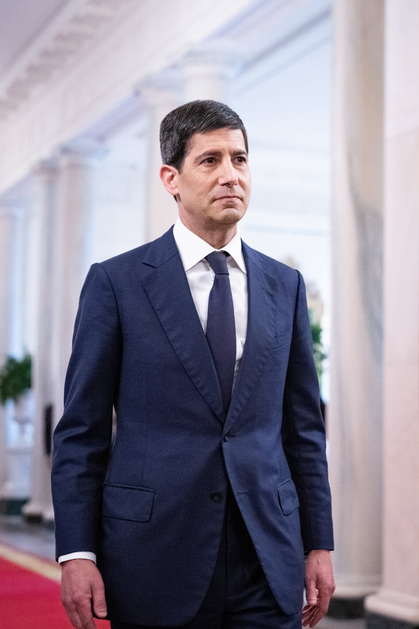 Warsh Faces Tenuous Balancing Act in First Fed Meeting as Chairman