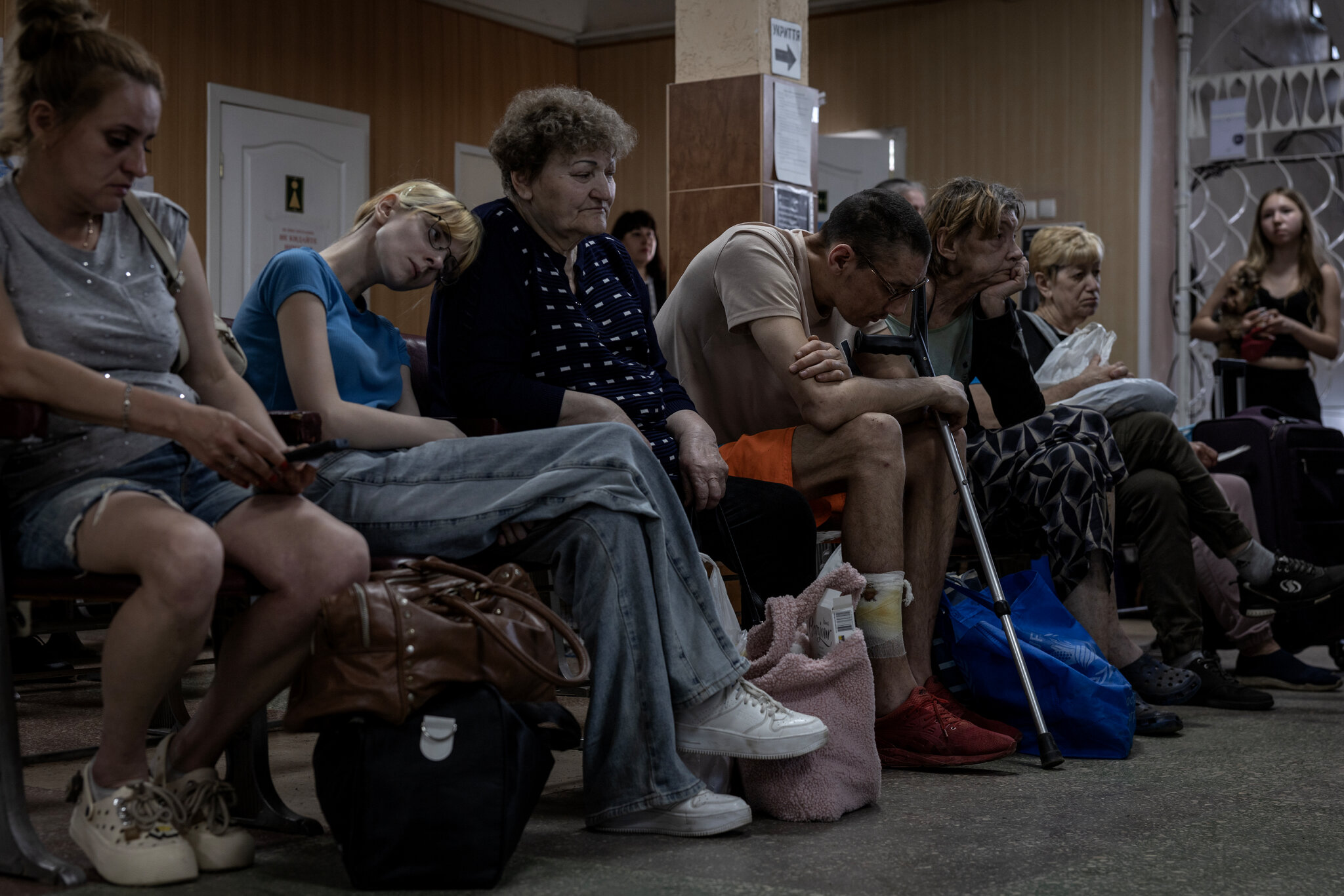 Thousands Are Fleeing Ukraine’s Donbas Strongholds as Russia Pushes Closer