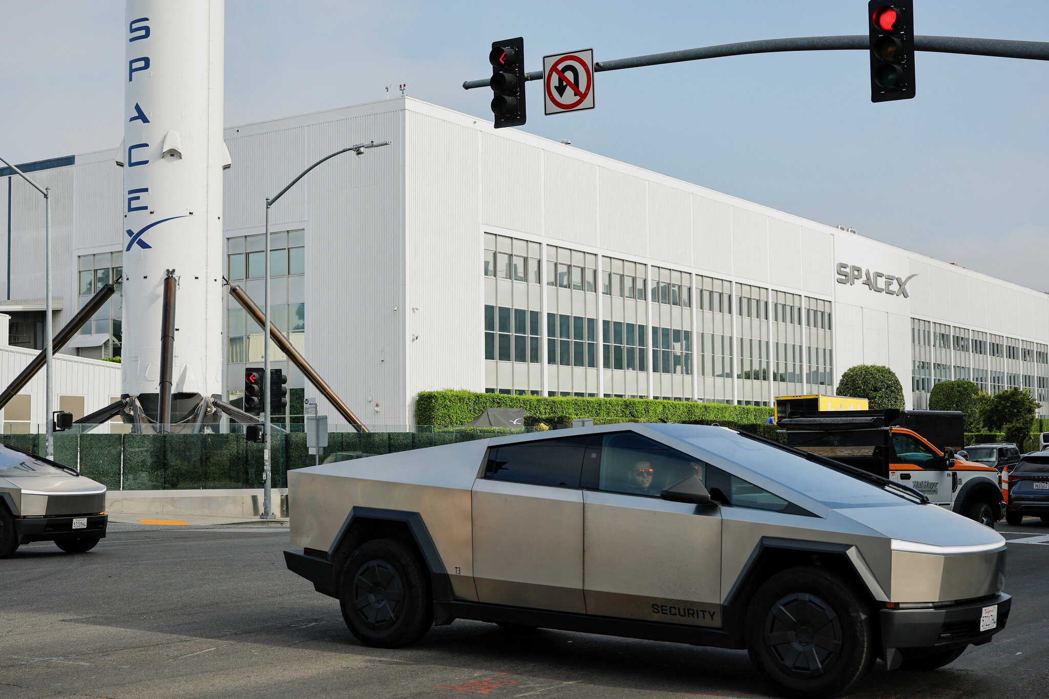 Musk’s Next Move May Be a Megamerger of SpaceX and Tesla