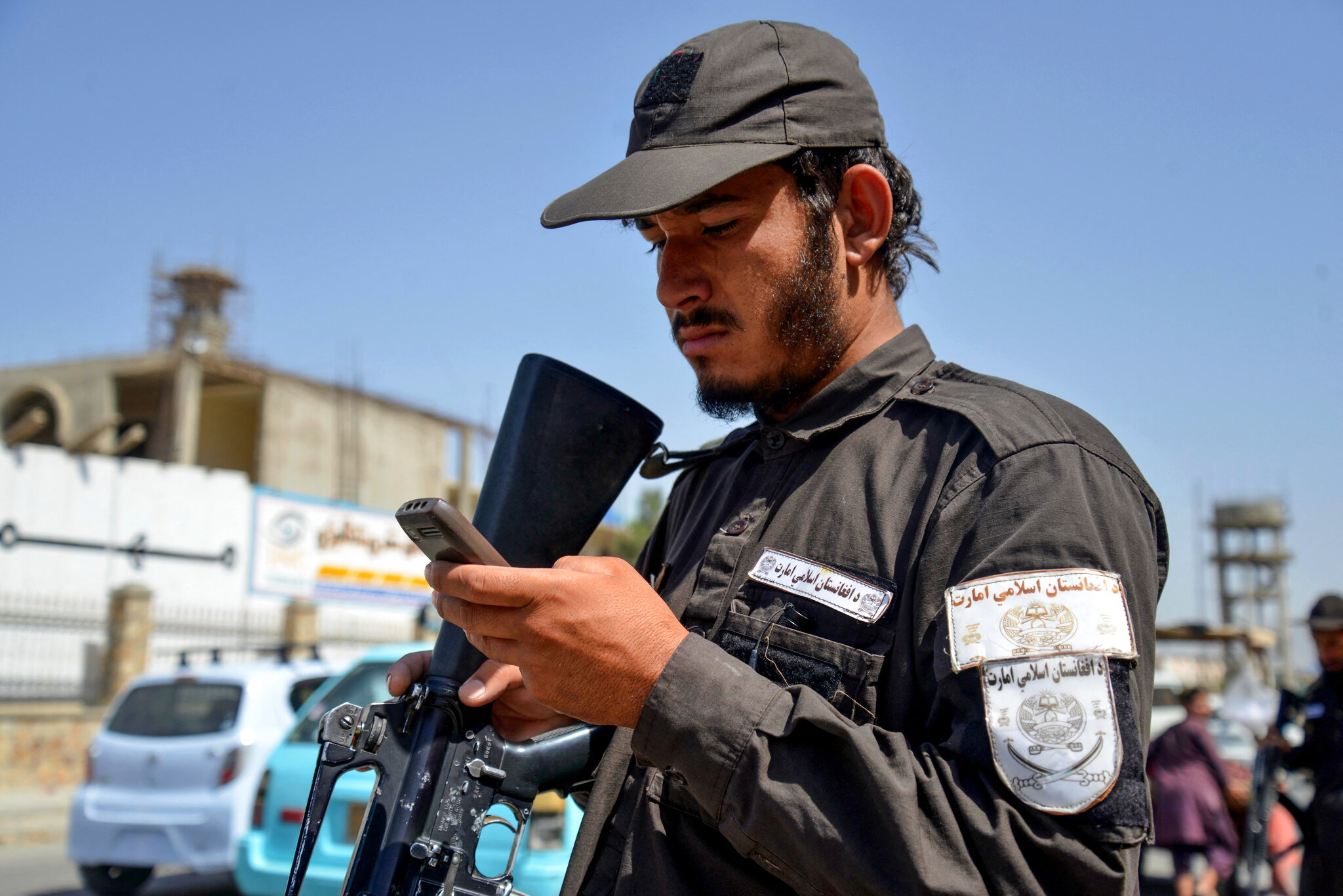 Afghanistan Issues Ban on Smartphones for Civil Servants and Military