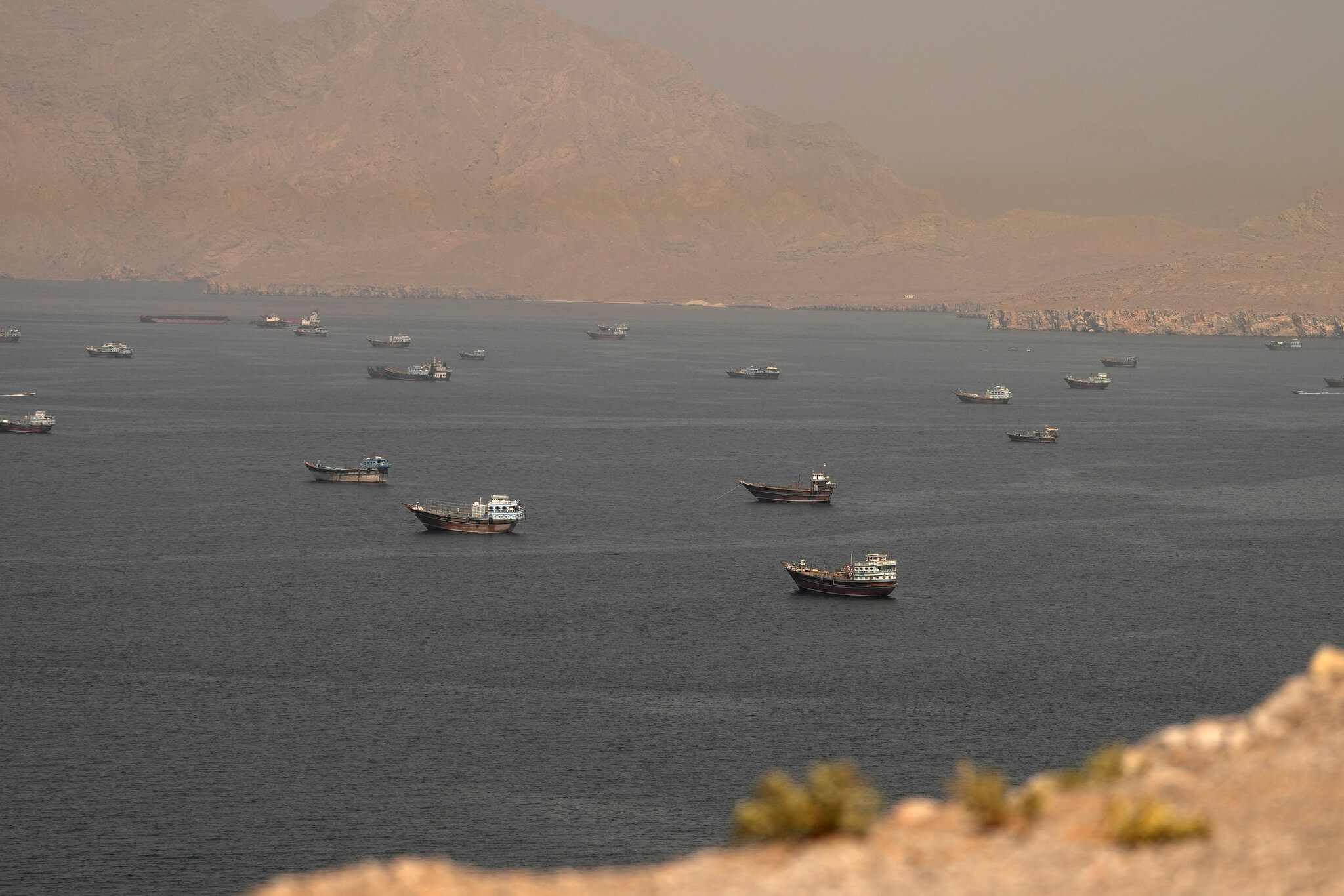 After Deal to Reopen Strait of Hormuz, Ships Begin to Move Cautiously