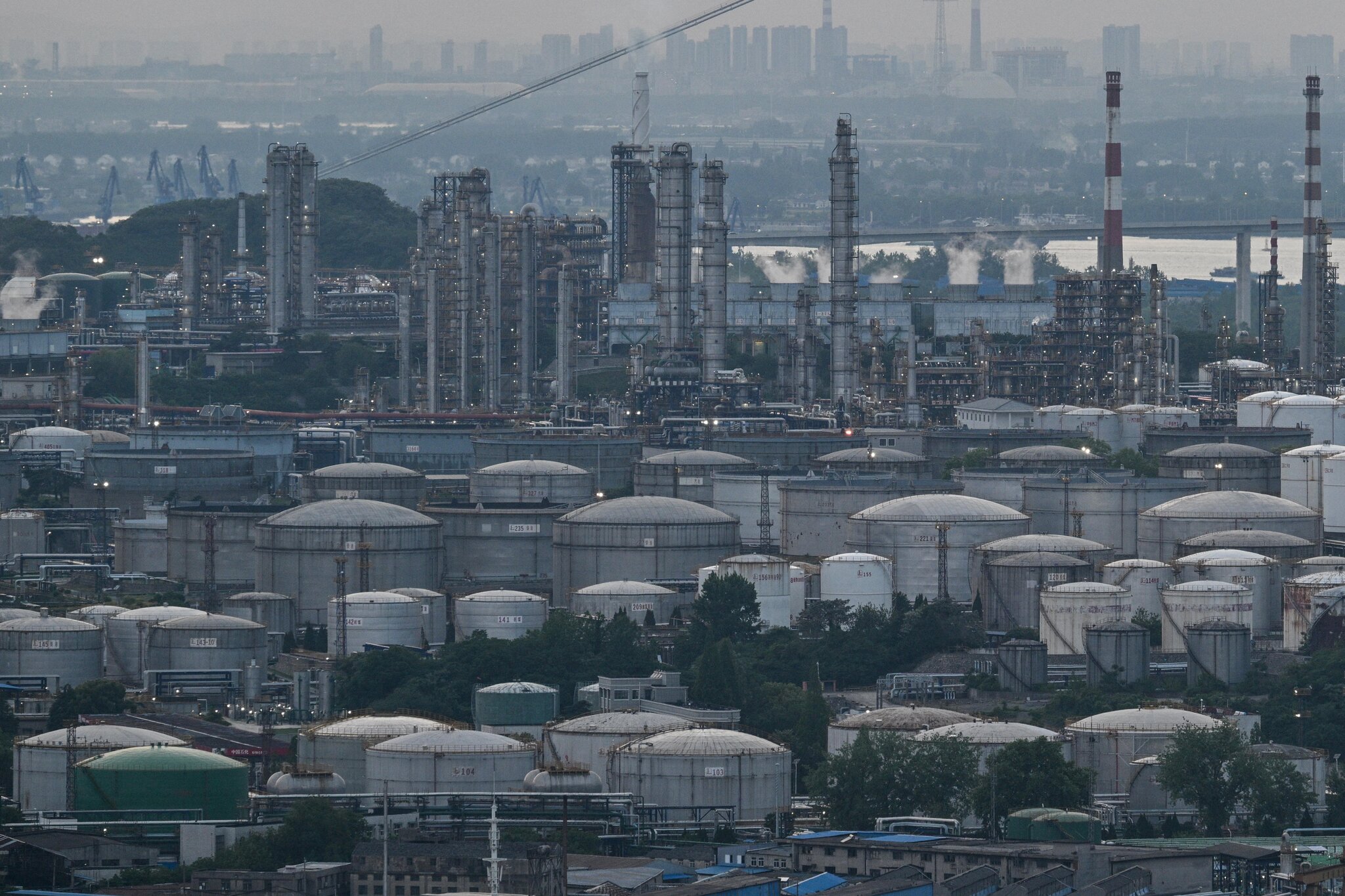While the World Scrambles for Oil, China Sits on Full Tanks