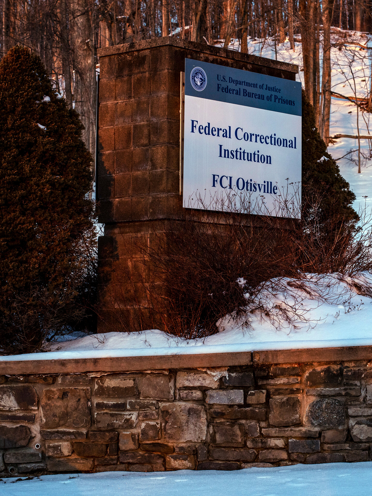 Trump Administration Shuttered a Criminal Probe Into Fraudster’s Clemency