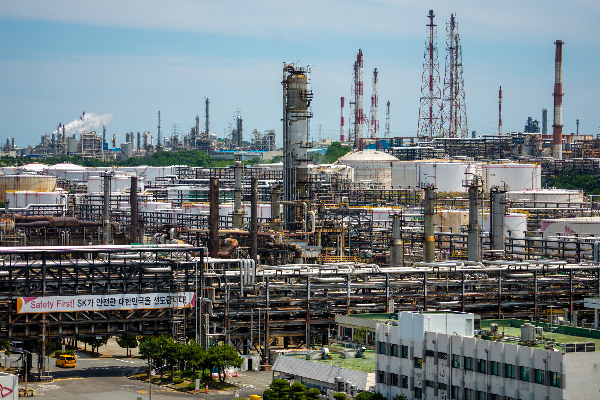 How a Jet Fuel Refinery Is Scrambling After the Iran War Oil Shock