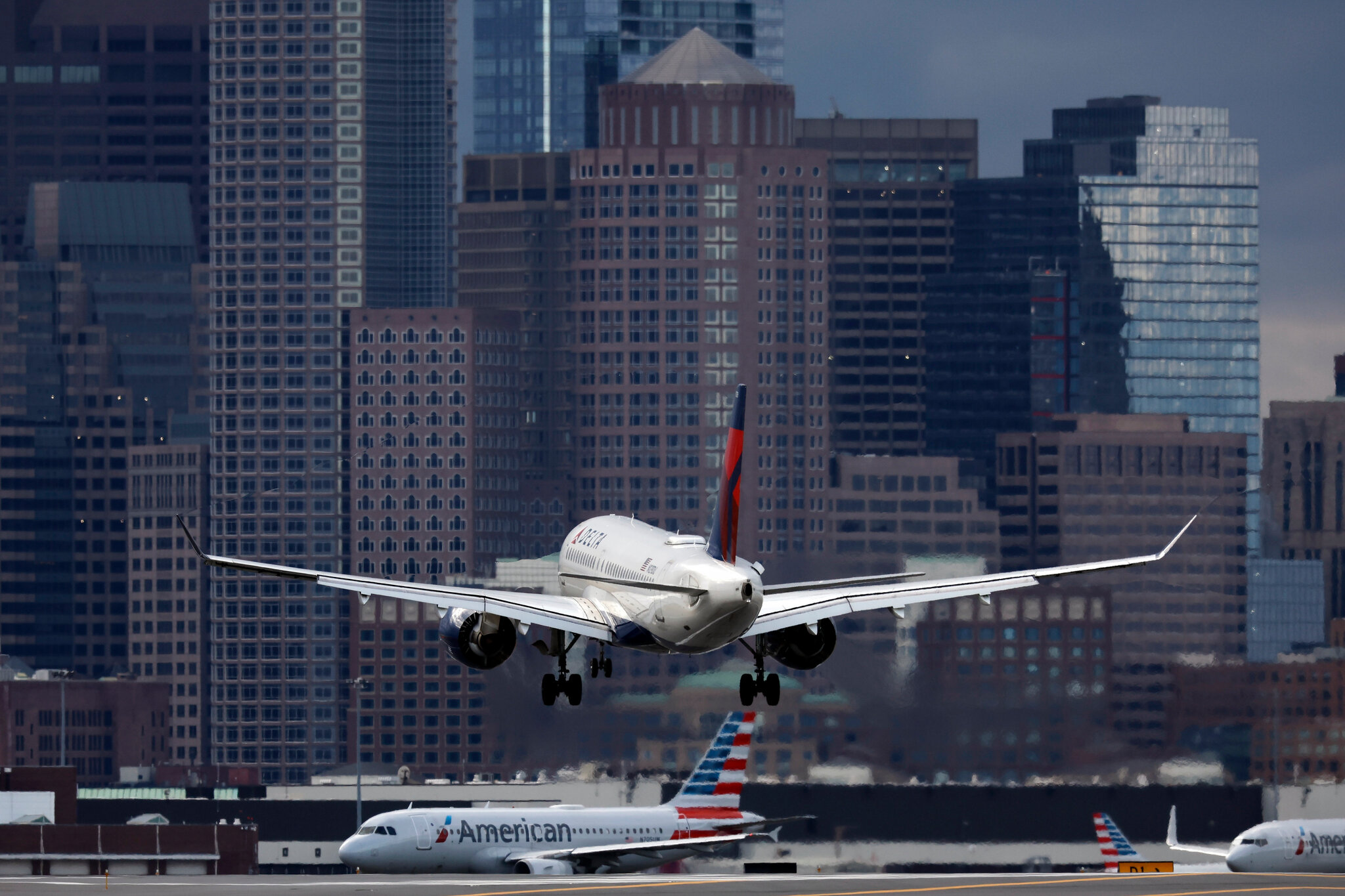 F.A.A. Investigates Near Miss Between Planes at Boston’s Logan Airport