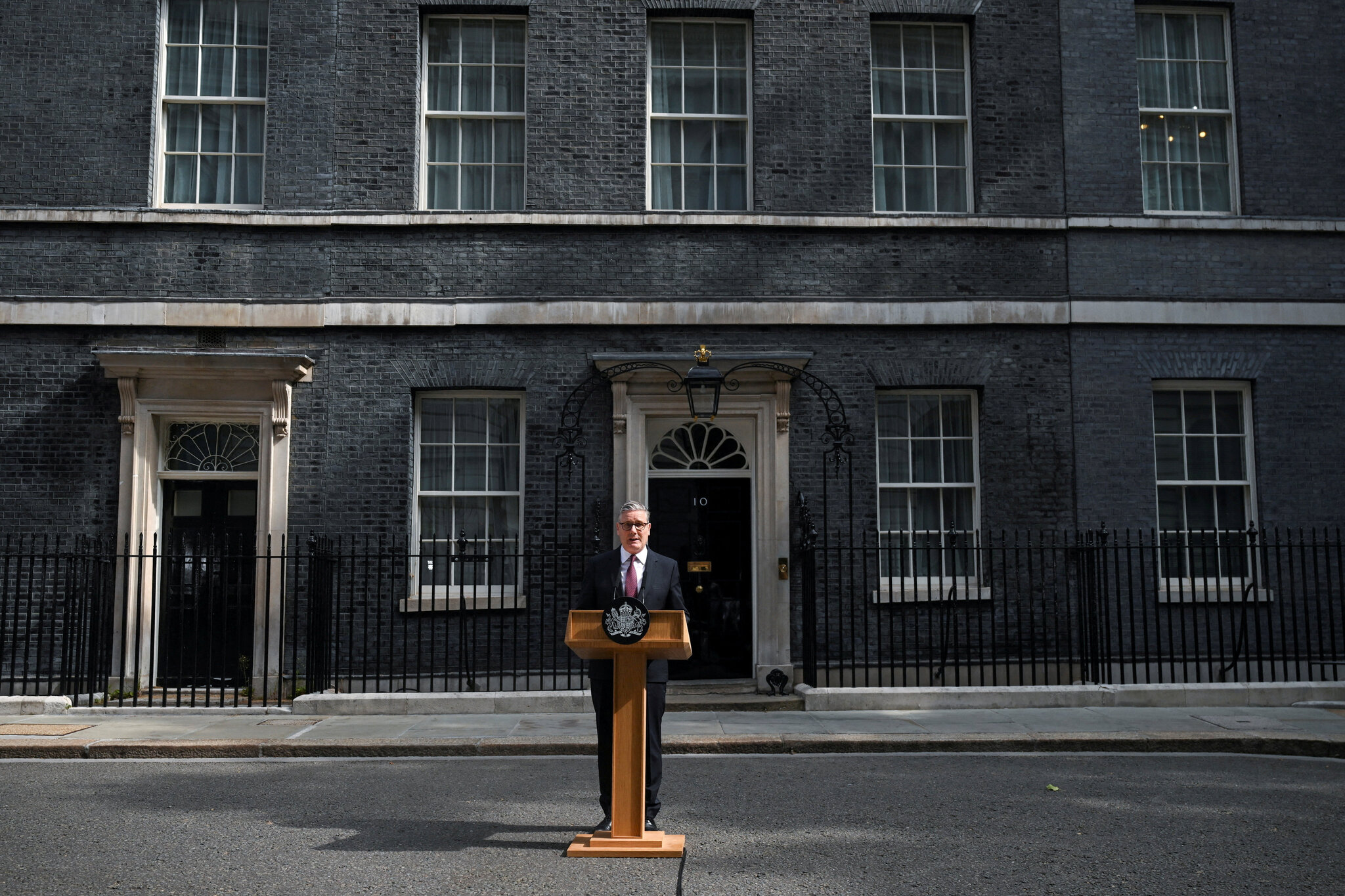 Keir Starmer Resigns as U.K. Prime Minister, Yielding to a Party Mutiny