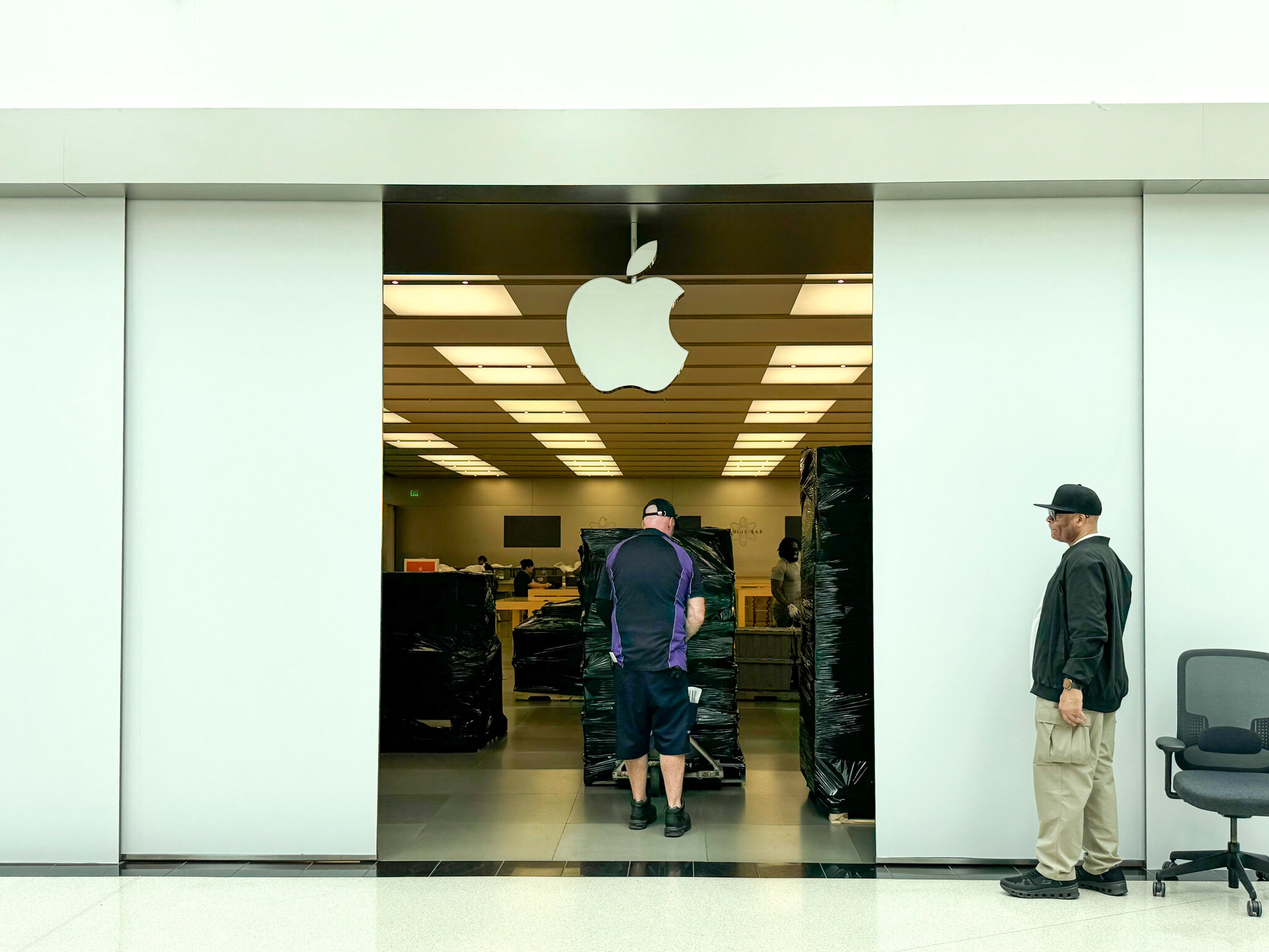 It Was the First Unionized Apple Store in the U.S. Apple Just Closed It.