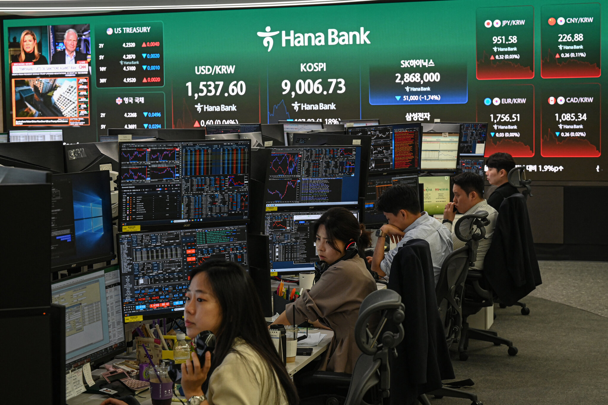 ‘It’s Unnerving’: Markets Recoil in Global Sell-Off Driven by Tech Stocks