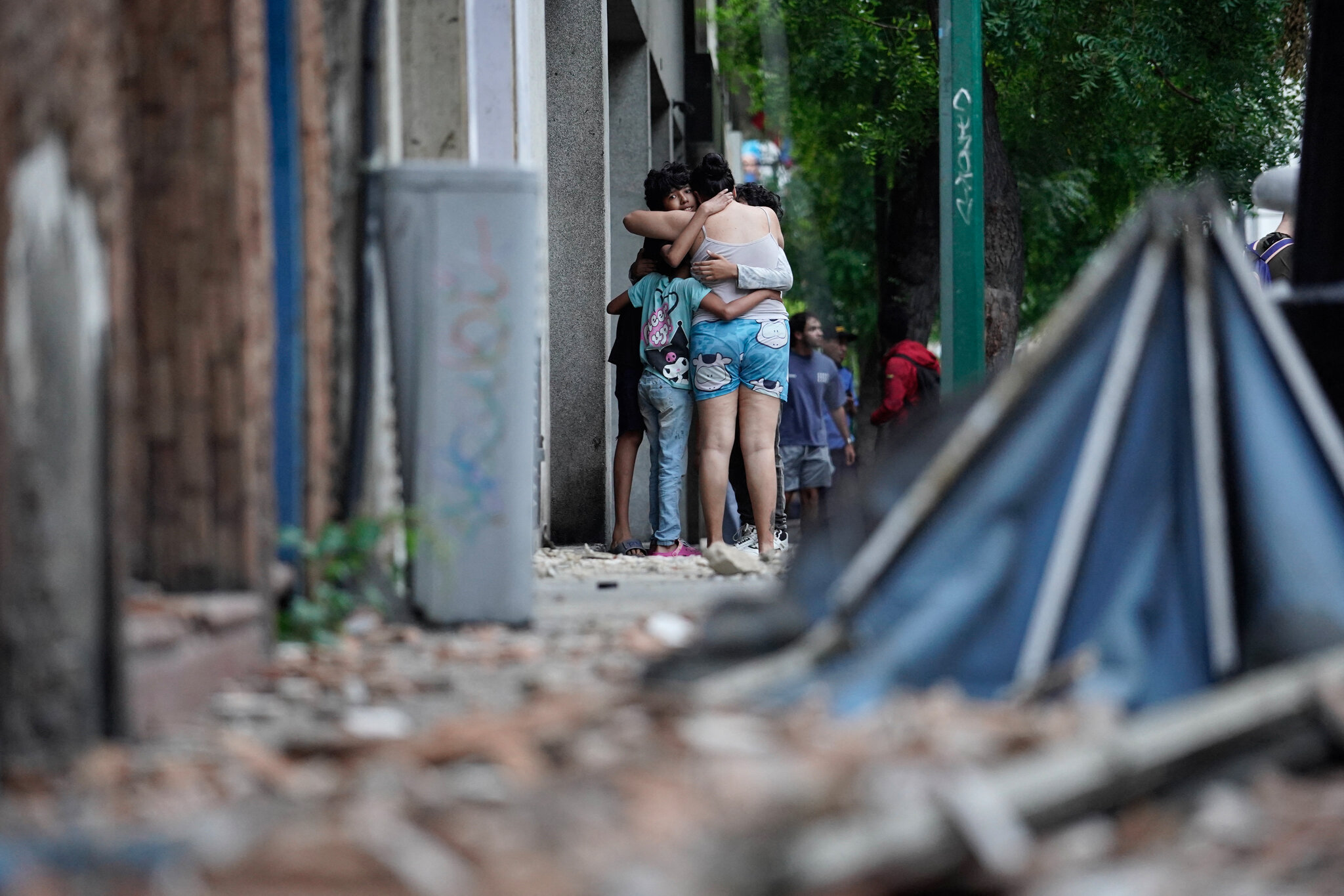 Venezuelans in South Florida Call Relatives and Organize Aid