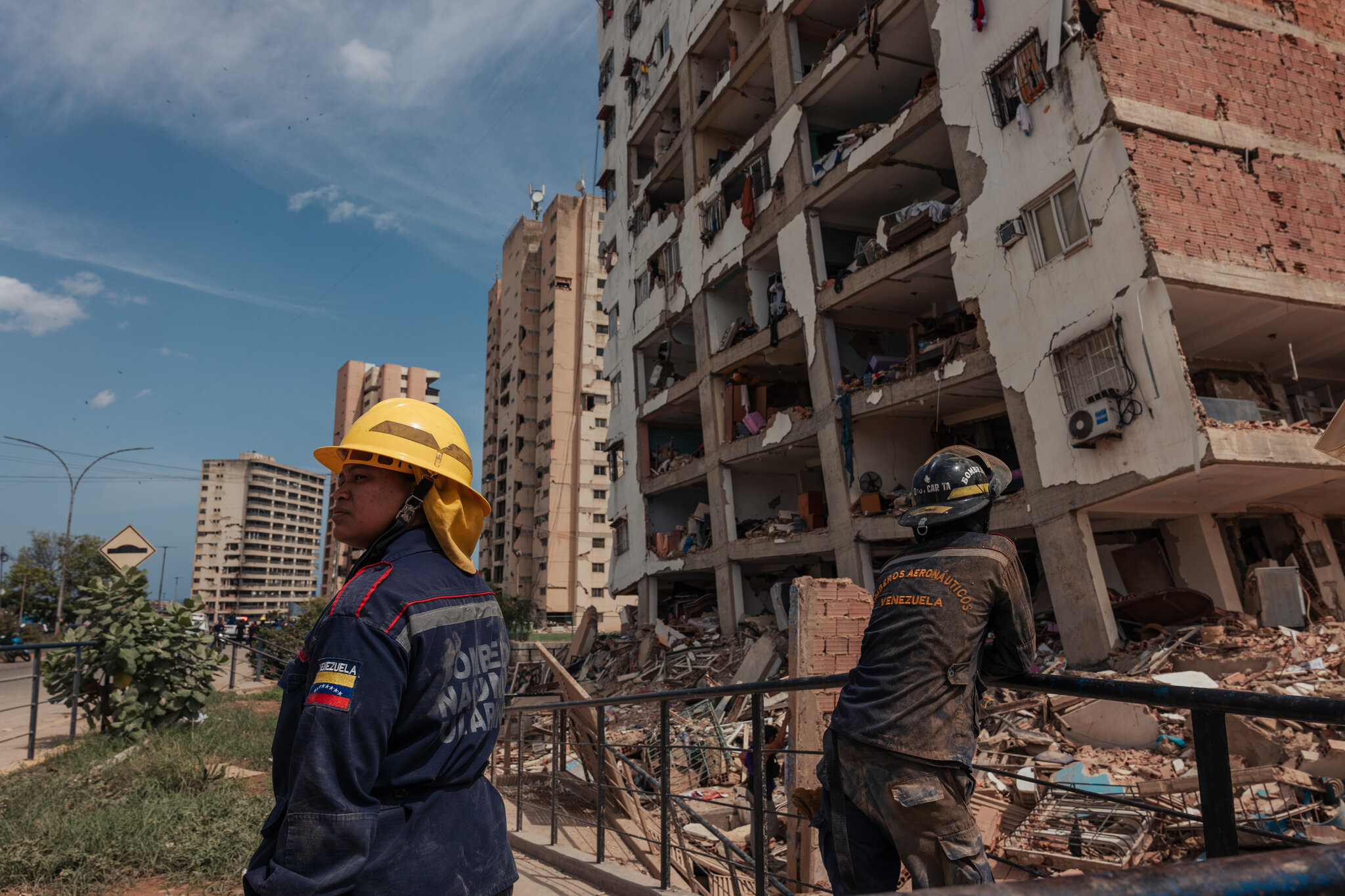 Aid official says groups are mobilizing to provide shelter and water to quake victims.
