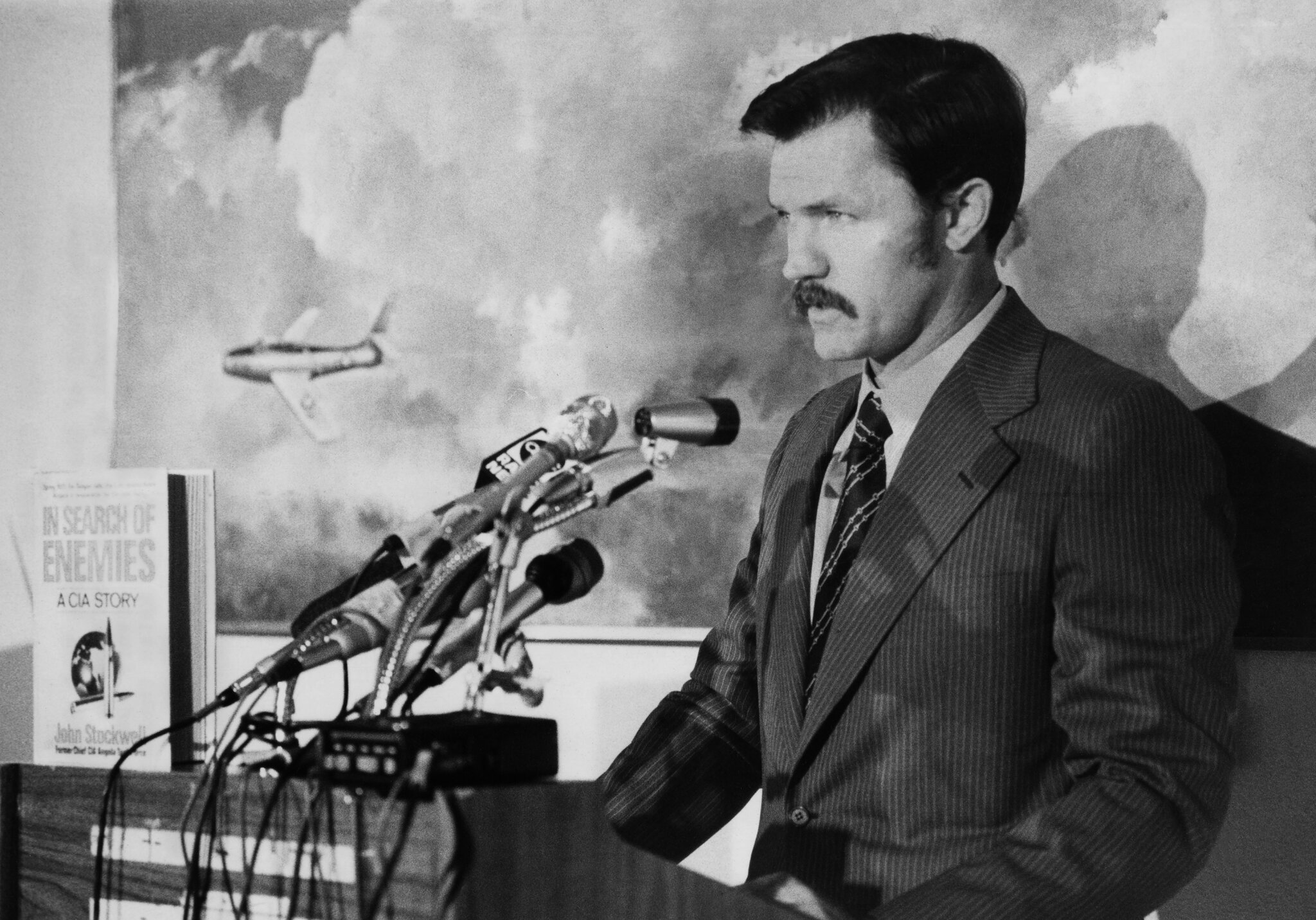John Stockwell, Who Wrote a Tell-All Book About the C.I.A., Dies at 88