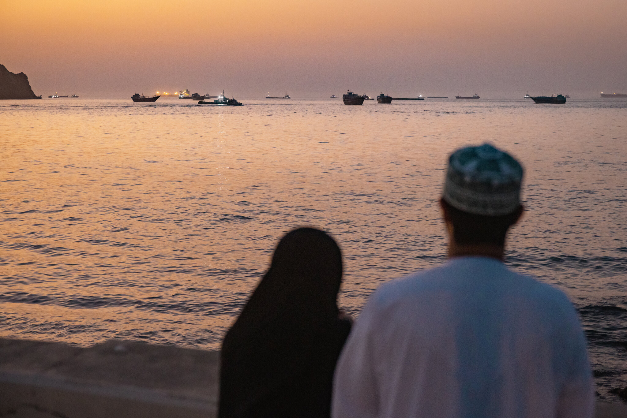 Oil Prices Hover Around Prewar Levels as Gulf Shipping Resumes