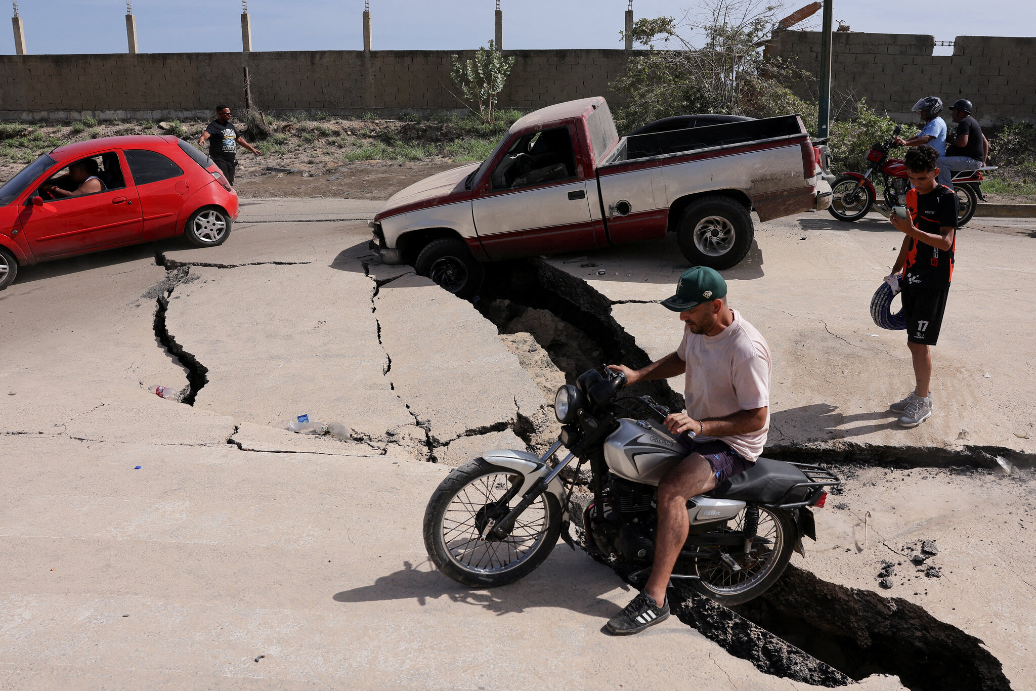 Venezuela Live Updates: Death Toll Rises as Rescuers Mount Frantic Search for Quake Survivors