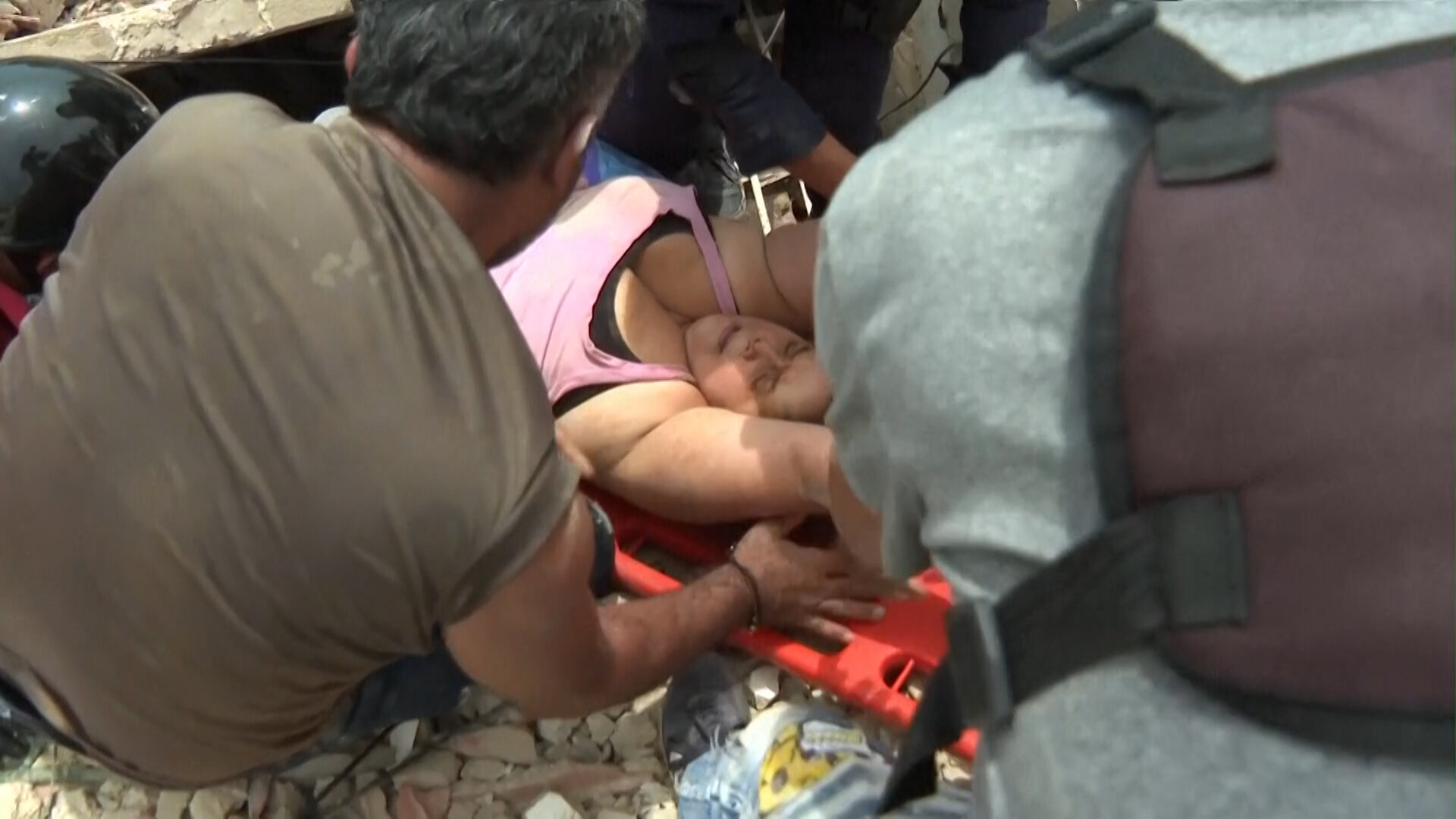 The Moment One Venezuelan Survivor Was Pulled From a Flattened Building