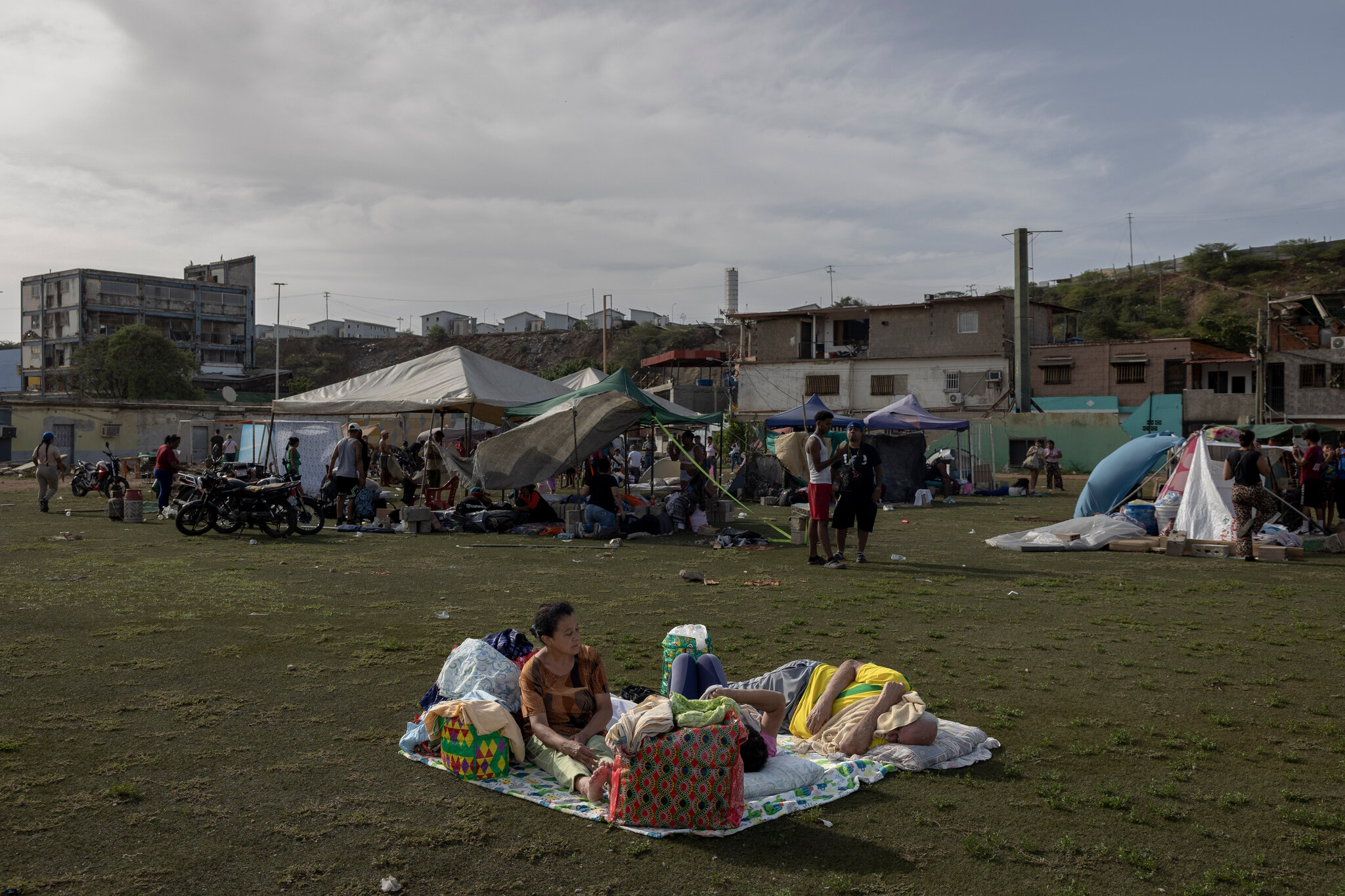 Venezuelans Displaced by Quakes Sleep in Streets, Plazas and Cars