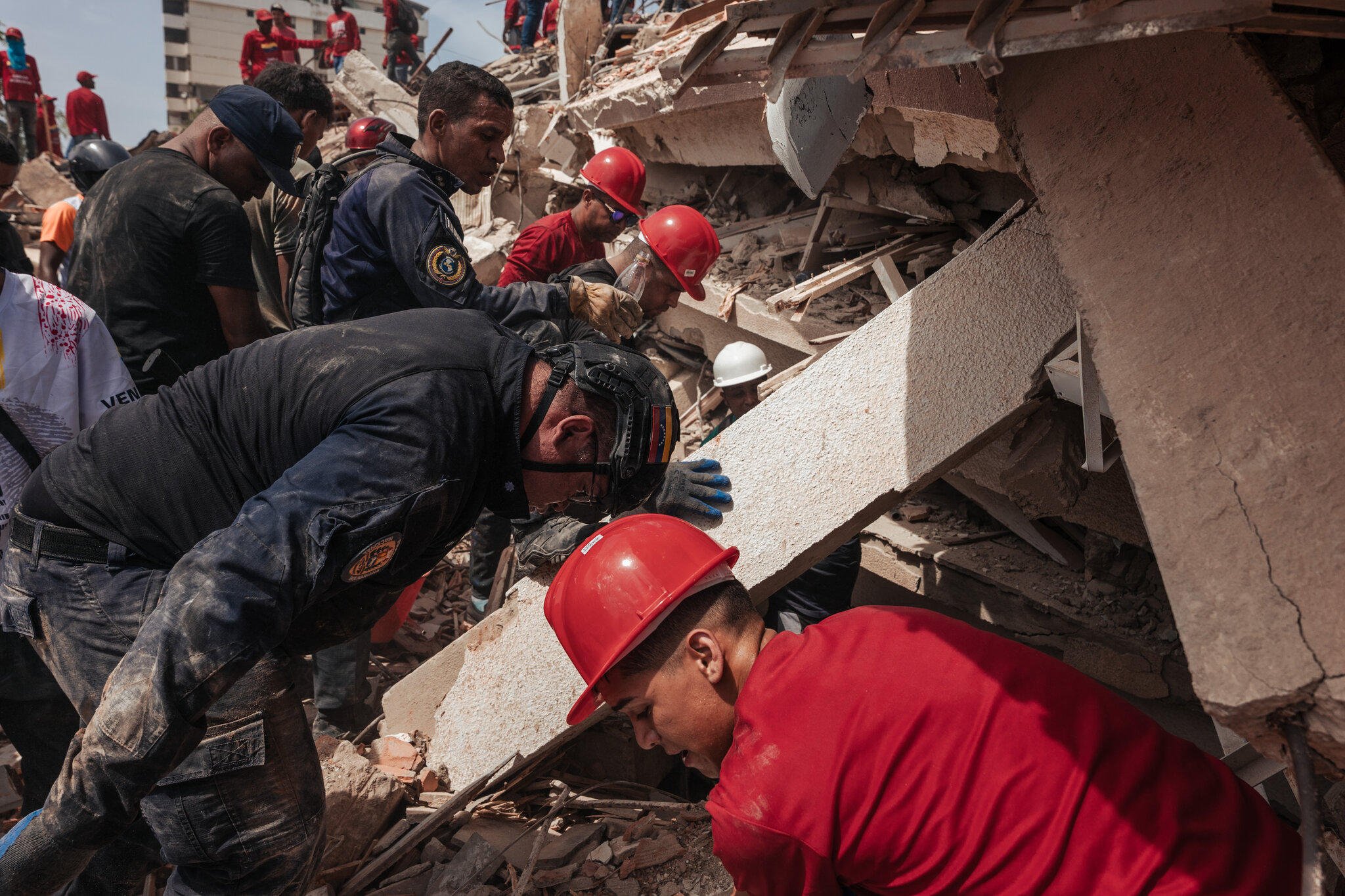 Venezuela Live Updates: More Rescuers Join Urgent Search for Quake Survivors