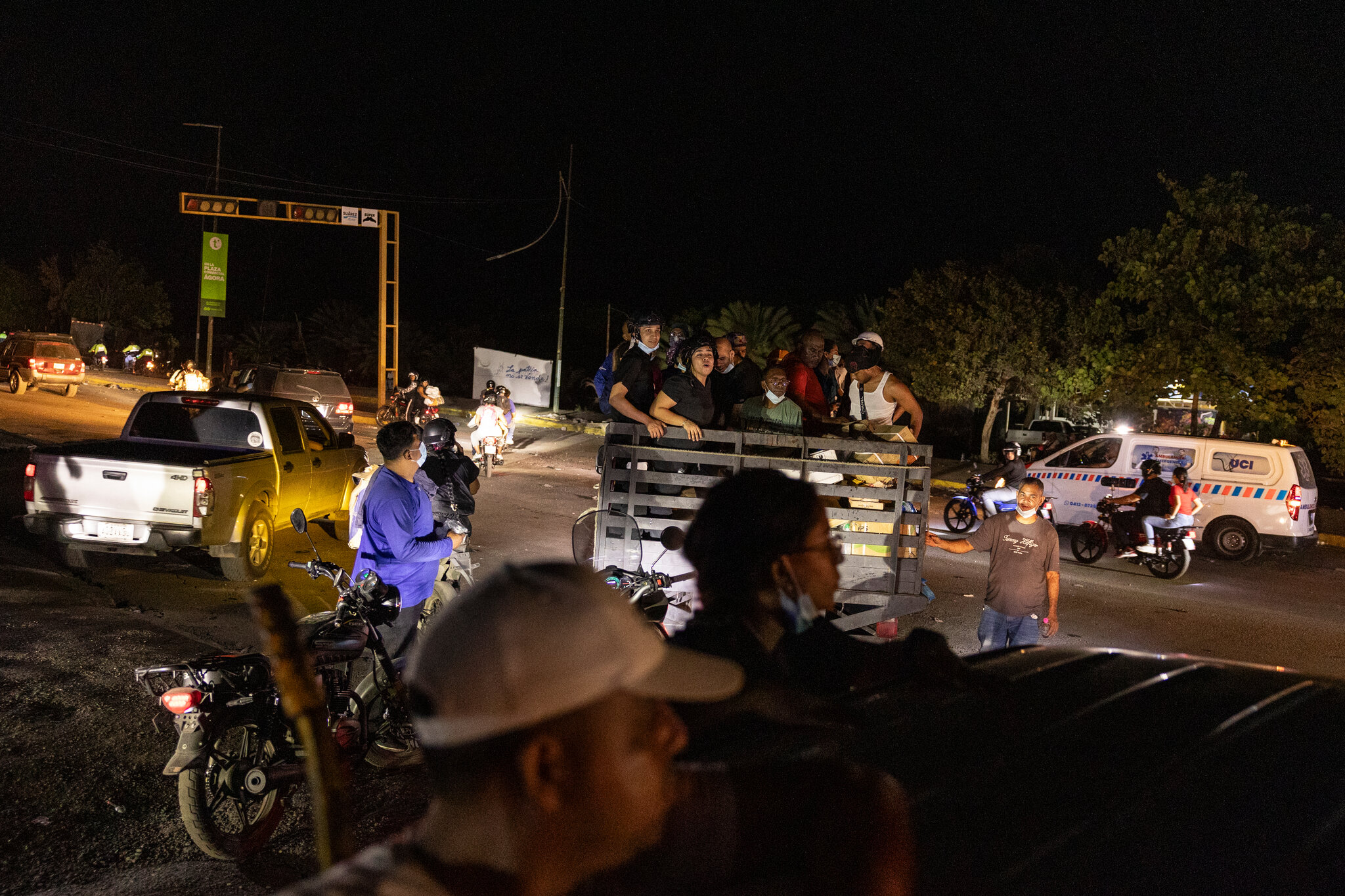 A Rush of Volunteers in Venezuela Has Slowed Rescue Efforts
