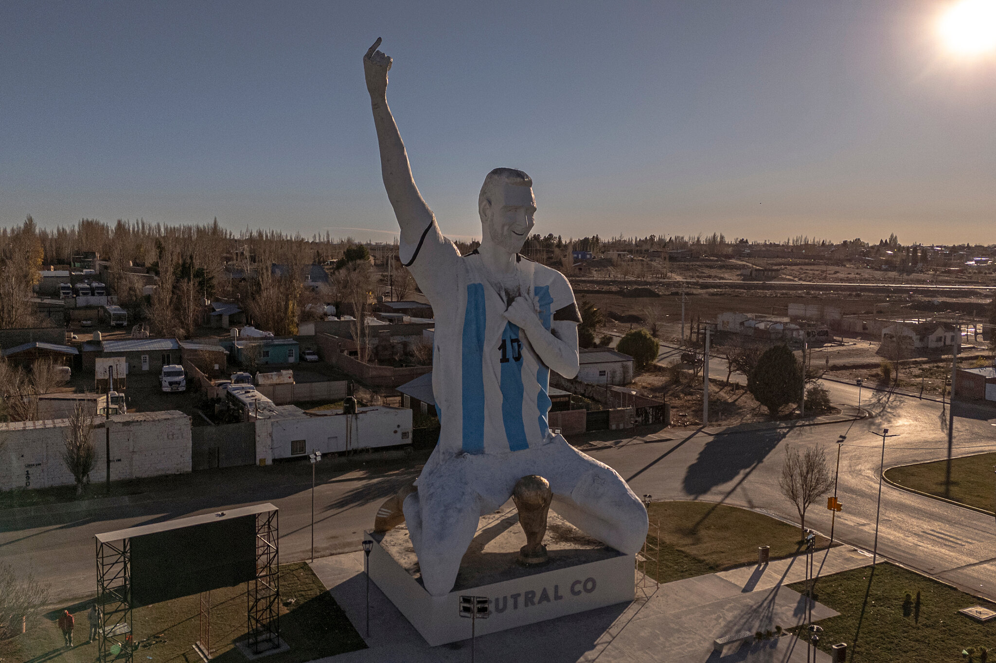 The Race to Sculpt Argentina’s Living God
