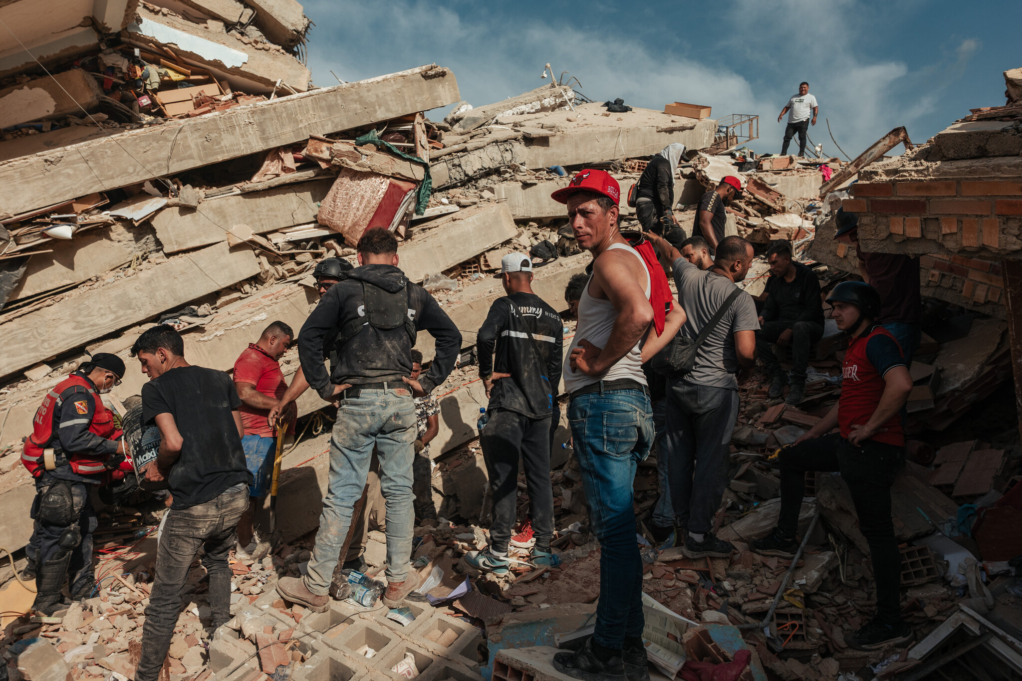 In Venezuela’s Ruins, Civilians Fill the Gaps One ‘Grain of Sand’ at a Time