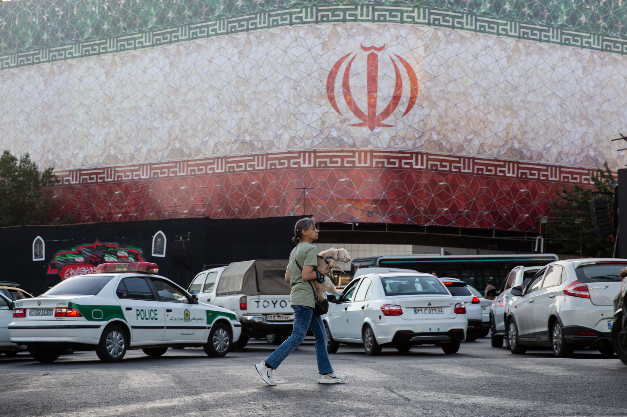 Mideast Live Updates: U.S. and Iran Trade Attacks With Few Signs of De-escalation